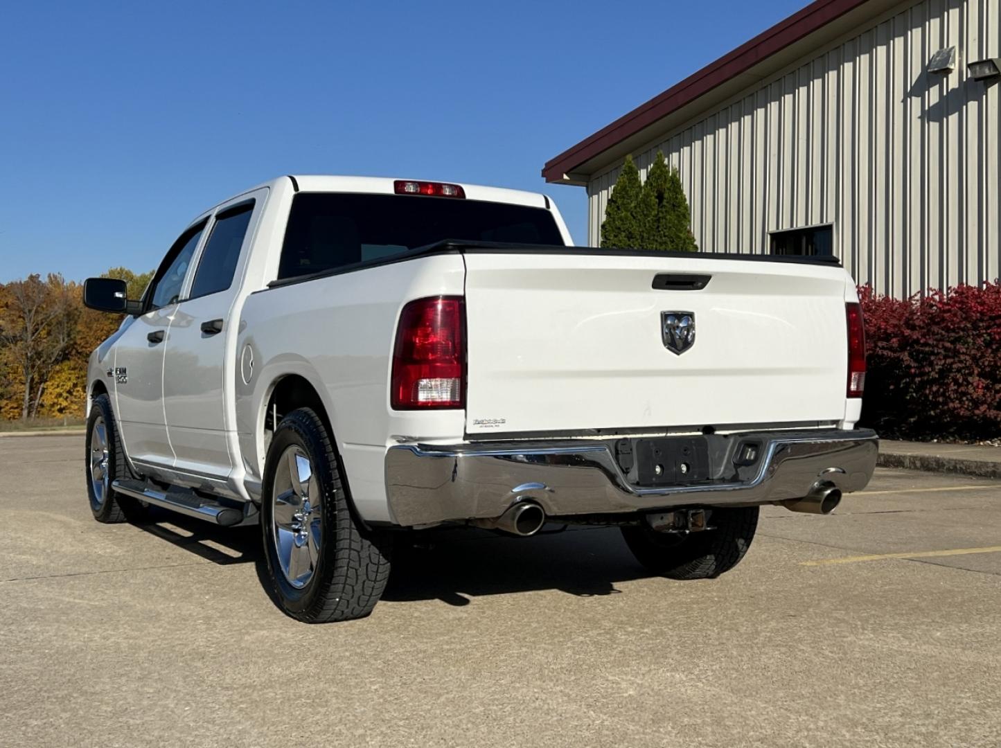2017 WHITE /Gray Cloth RAM 1500 Tradesman Crew Cab SWB 2WD (3C6RR6KT6HG) with an 5.7L V8 OHV 16V engine, Automatic transmission, located at 2990 Old Orchard Rd., Jackson, MO, 63755, 37.354214, -89.612106 - 2017 Ram 1500 Tradesman 163xxx miles Rear Wheel Drive 5.7L V8 HEMI Automatic New Tires 20" Wheels Bluetooth Cruise Power Windows/Locks/Mirrors We have financing available and we accept trades! Fill out a credit application on our website or come by today! If you have any questions, give u - Photo#6