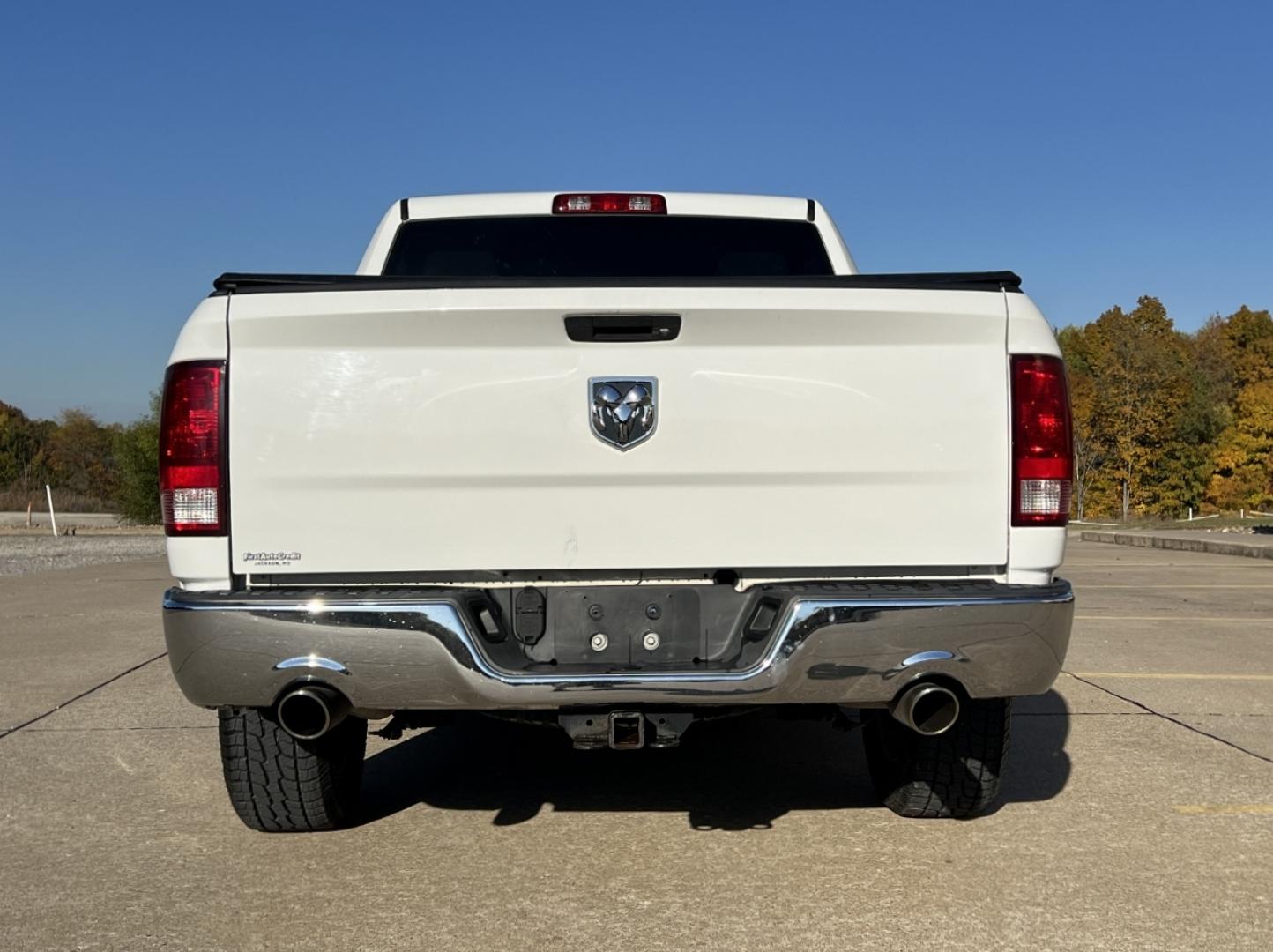 2017 WHITE /Gray Cloth RAM 1500 Tradesman Crew Cab SWB 2WD (3C6RR6KT6HG) with an 5.7L V8 OHV 16V engine, Automatic transmission, located at 2990 Old Orchard Rd., Jackson, MO, 63755, 37.354214, -89.612106 - 2017 Ram 1500 Tradesman 163xxx miles Rear Wheel Drive 5.7L V8 HEMI Automatic New Tires 20" Wheels Bluetooth Cruise Power Windows/Locks/Mirrors We have financing available and we accept trades! Fill out a credit application on our website or come by today! If you have any questions, give u - Photo#7