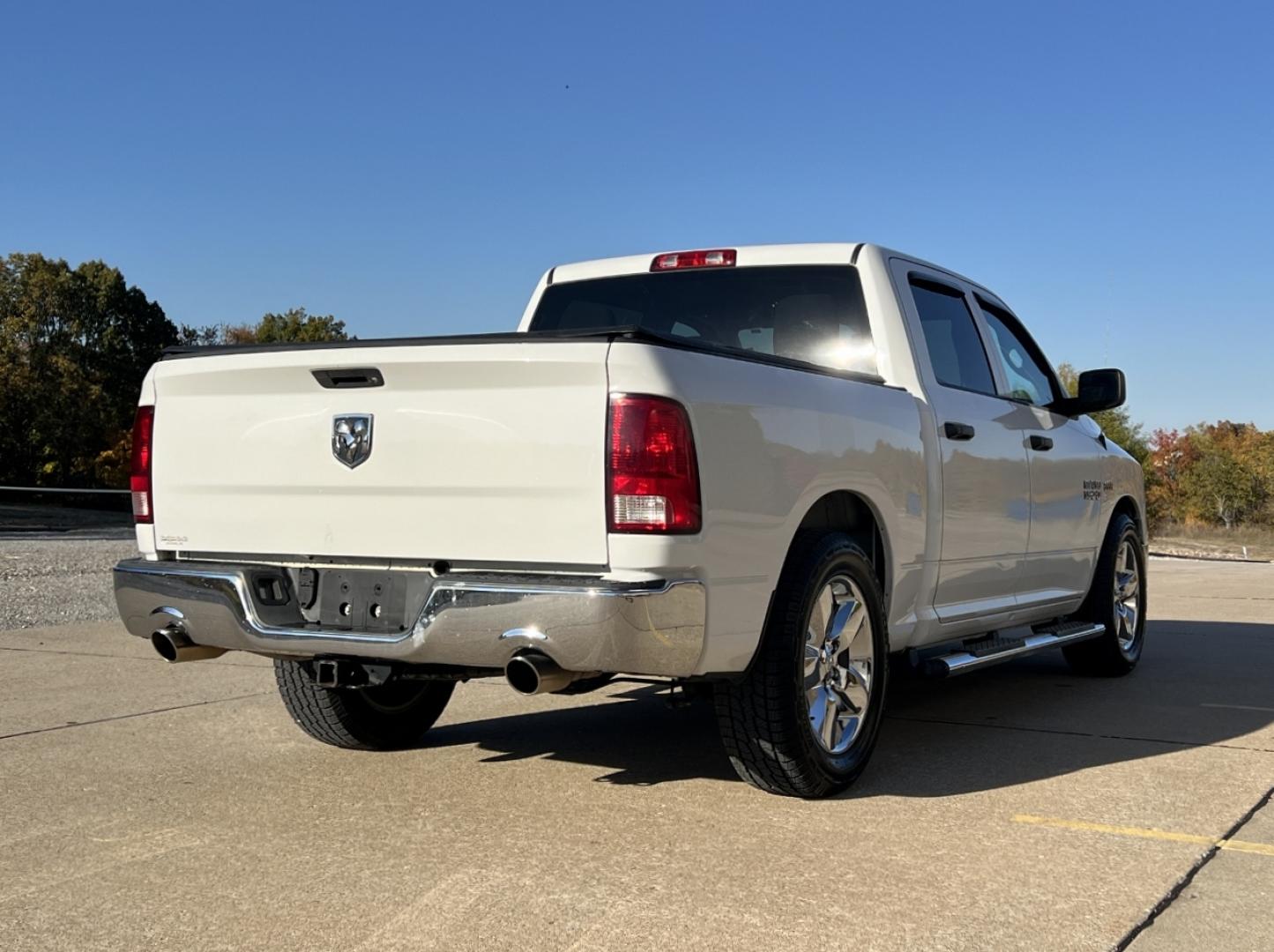 2017 WHITE /Gray Cloth RAM 1500 Tradesman Crew Cab SWB 2WD (3C6RR6KT6HG) with an 5.7L V8 OHV 16V engine, Automatic transmission, located at 2990 Old Orchard Rd., Jackson, MO, 63755, 37.354214, -89.612106 - 2017 Ram 1500 Tradesman 163xxx miles Rear Wheel Drive 5.7L V8 HEMI Automatic New Tires 20" Wheels Bluetooth Cruise Power Windows/Locks/Mirrors We have financing available and we accept trades! Fill out a credit application on our website or come by today! If you have any questions, give u - Photo#5