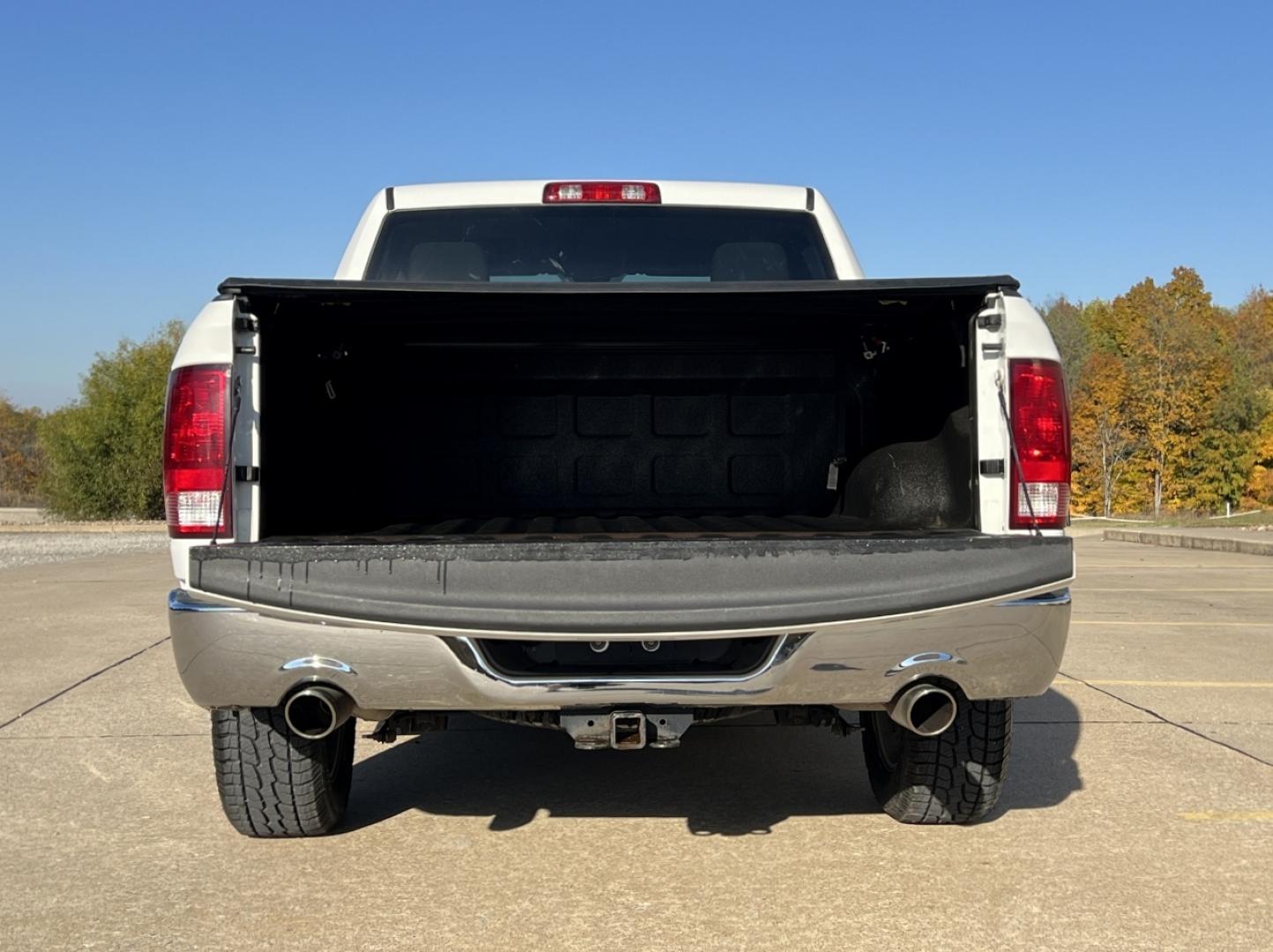 2017 WHITE /Gray Cloth RAM 1500 Tradesman Crew Cab SWB 2WD (3C6RR6KT6HG) with an 5.7L V8 OHV 16V engine, Automatic transmission, located at 2990 Old Orchard Rd., Jackson, MO, 63755, 37.354214, -89.612106 - 2017 Ram 1500 Tradesman 163xxx miles Rear Wheel Drive 5.7L V8 HEMI Automatic New Tires 20" Wheels Bluetooth Cruise Power Windows/Locks/Mirrors We have financing available and we accept trades! Fill out a credit application on our website or come by today! If you have any questions, give u - Photo#15