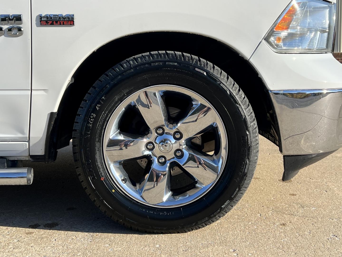 2017 WHITE /Gray Cloth RAM 1500 Tradesman Crew Cab SWB 2WD (3C6RR6KT6HG) with an 5.7L V8 OHV 16V engine, Automatic transmission, located at 2990 Old Orchard Rd., Jackson, MO, 63755, 37.354214, -89.612106 - 2017 Ram 1500 Tradesman 163xxx miles Rear Wheel Drive 5.7L V8 HEMI Automatic New Tires 20" Wheels Bluetooth Cruise Power Windows/Locks/Mirrors We have financing available and we accept trades! Fill out a credit application on our website or come by today! If you have any questions, give u - Photo#32