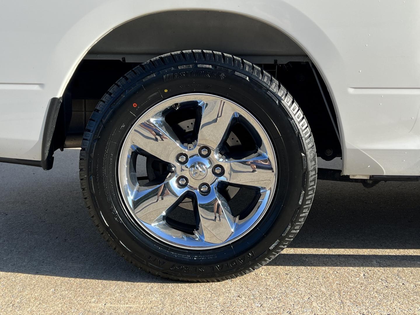 2017 WHITE /Gray Cloth RAM 1500 Tradesman Crew Cab SWB 2WD (3C6RR6KT6HG) with an 5.7L V8 OHV 16V engine, Automatic transmission, located at 2990 Old Orchard Rd., Jackson, MO, 63755, 37.354214, -89.612106 - 2017 Ram 1500 Tradesman 163xxx miles Rear Wheel Drive 5.7L V8 HEMI Automatic New Tires 20" Wheels Bluetooth Cruise Power Windows/Locks/Mirrors We have financing available and we accept trades! Fill out a credit application on our website or come by today! If you have any questions, give u - Photo#31