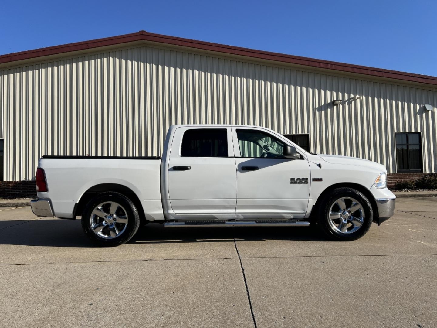 2017 WHITE /Gray Cloth RAM 1500 Tradesman Crew Cab SWB 2WD (3C6RR6KT6HG) with an 5.7L V8 OHV 16V engine, Automatic transmission, located at 2990 Old Orchard Rd., Jackson, MO, 63755, 37.354214, -89.612106 - 2017 Ram 1500 Tradesman 163xxx miles Rear Wheel Drive 5.7L V8 HEMI Automatic New Tires 20" Wheels Bluetooth Cruise Power Windows/Locks/Mirrors We have financing available and we accept trades! Fill out a credit application on our website or come by today! If you have any questions, give u - Photo#4