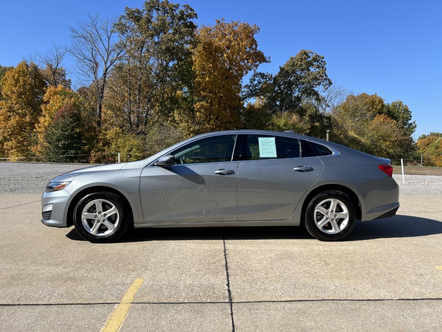 2024 GRAY /Black Cloth Chevrolet Malibu 1LT (1G1ZD5ST3RF) with an 1.5L 4 Cyl. engine, Automatic transmission, located at 2990 Old Orchard Rd., Jackson, MO, 63755, 37.354214, -89.612106 - 2024 Chevrolet Malibu LT 1-Owner 62xxx miles Front Wheel Drive 1.5L 4 Cyl. Automatic Backup Camera Heated Seats Power Driver Seat Bluetooth Remote Start Cruise Power Windows/Locks/Mirrors We have financing available and we accept trades! Fill out a credit application on our website or c - Photo#7