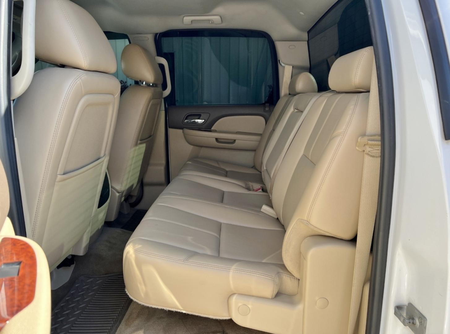 2011 WHITE /Tan Leather Chevrolet Silverado 1500 LTZ Crew Cab 4WD (3GCPKTE28BG) with an 6.2L V8 engine, Automatic transmission, located at 2990 Old Orchard Rd., Jackson, MO, 63755, 37.354214, -89.612106 - 2011 Chevrolet Silverado 1500 LTZ 152xxx miles 4x4 6.2L V8 Automatic Leather Power/Heated Seats Remote Start Cruise Power Windows/Locks/Mirrors We have financing available and we accept trades! Fill out a credit application on our website or come by today! If you have any questions, give - Photo#17