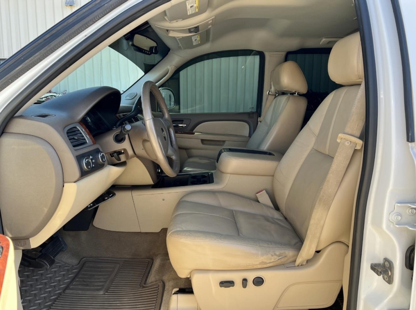 2011 WHITE /Tan Leather Chevrolet Silverado 1500 LTZ Crew Cab 4WD (3GCPKTE28BG) with an 6.2L V8 engine, Automatic transmission, located at 2990 Old Orchard Rd., Jackson, MO, 63755, 37.354214, -89.612106 - 2011 Chevrolet Silverado 1500 LTZ 152xxx miles 4x4 6.2L V8 Automatic Leather Power/Heated Seats Remote Start Cruise Power Windows/Locks/Mirrors We have financing available and we accept trades! Fill out a credit application on our website or come by today! If you have any questions, give - Photo#14