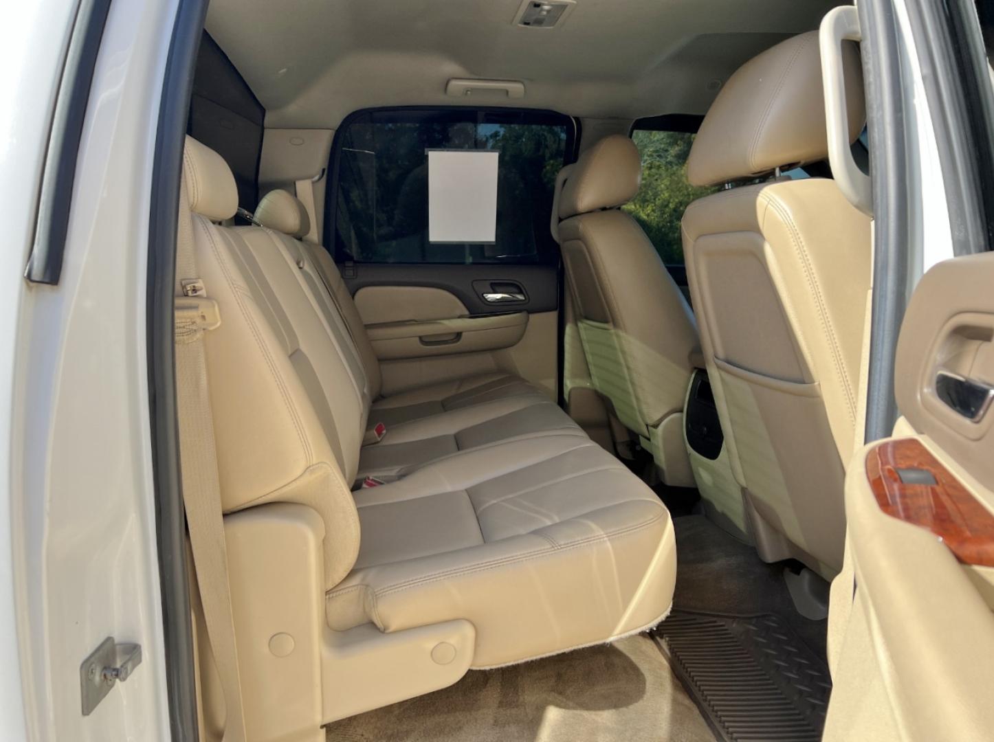 2011 WHITE /Tan Leather Chevrolet Silverado 1500 LTZ Crew Cab 4WD (3GCPKTE28BG) with an 6.2L V8 engine, Automatic transmission, located at 2990 Old Orchard Rd., Jackson, MO, 63755, 37.354214, -89.612106 - 2011 Chevrolet Silverado 1500 LTZ 152xxx miles 4x4 6.2L V8 Automatic Leather Power/Heated Seats Remote Start Cruise Power Windows/Locks/Mirrors We have financing available and we accept trades! Fill out a credit application on our website or come by today! If you have any questions, give - Photo#18