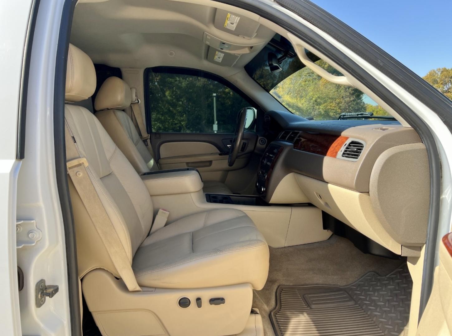2011 WHITE /Tan Leather Chevrolet Silverado 1500 LTZ Crew Cab 4WD (3GCPKTE28BG) with an 6.2L V8 engine, Automatic transmission, located at 2990 Old Orchard Rd., Jackson, MO, 63755, 37.354214, -89.612106 - 2011 Chevrolet Silverado 1500 LTZ 152xxx miles 4x4 6.2L V8 Automatic Leather Power/Heated Seats Remote Start Cruise Power Windows/Locks/Mirrors We have financing available and we accept trades! Fill out a credit application on our website or come by today! If you have any questions, give - Photo#16
