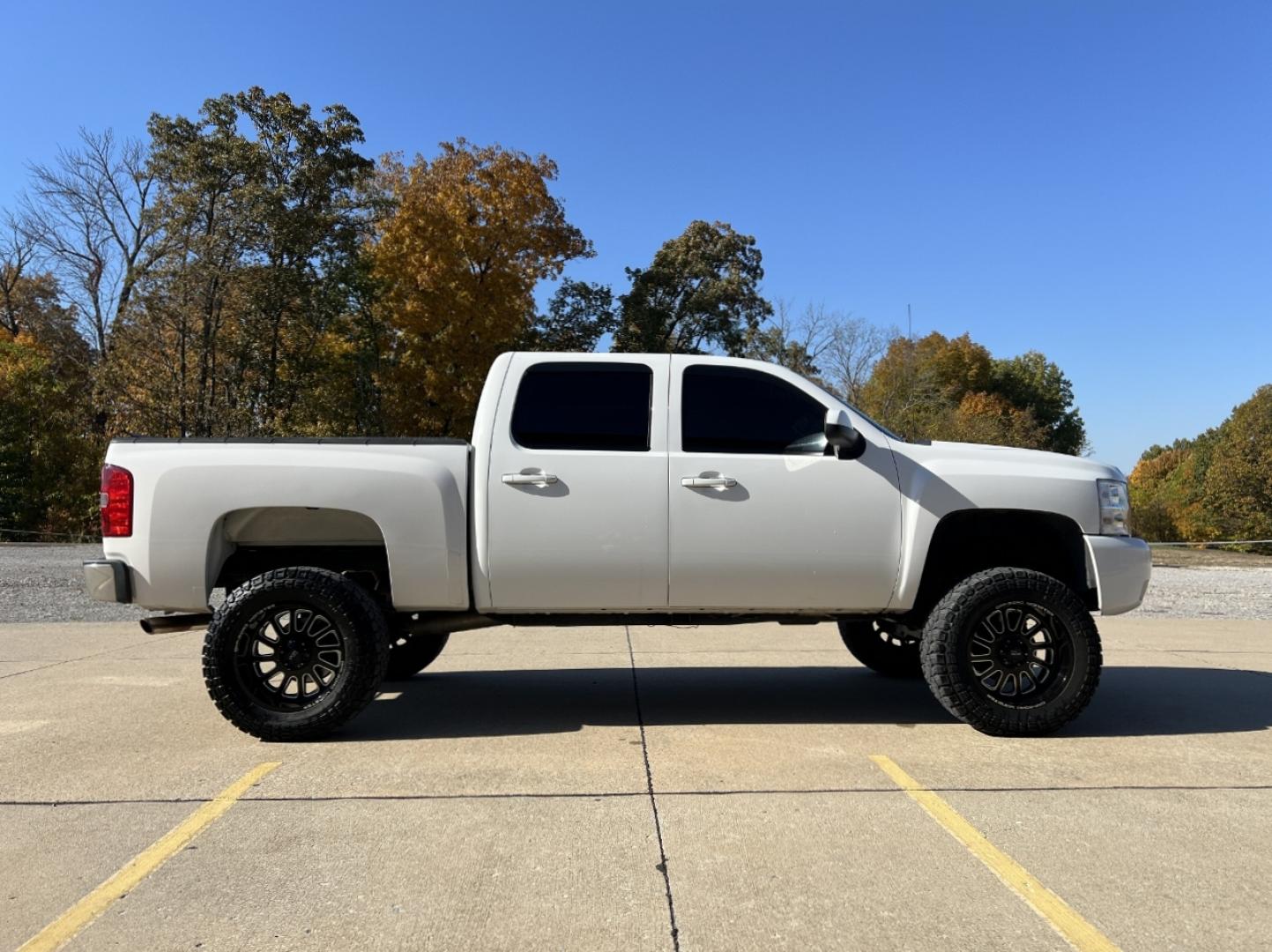 2011 WHITE /Tan Leather Chevrolet Silverado 1500 LTZ Crew Cab 4WD (3GCPKTE28BG) with an 6.2L V8 engine, Automatic transmission, located at 2990 Old Orchard Rd., Jackson, MO, 63755, 37.354214, -89.612106 - 2011 Chevrolet Silverado 1500 LTZ 152xxx miles 4x4 6.2L V8 Automatic Leather Power/Heated Seats Remote Start Cruise Power Windows/Locks/Mirrors We have financing available and we accept trades! Fill out a credit application on our website or come by today! If you have any questions, give - Photo#8