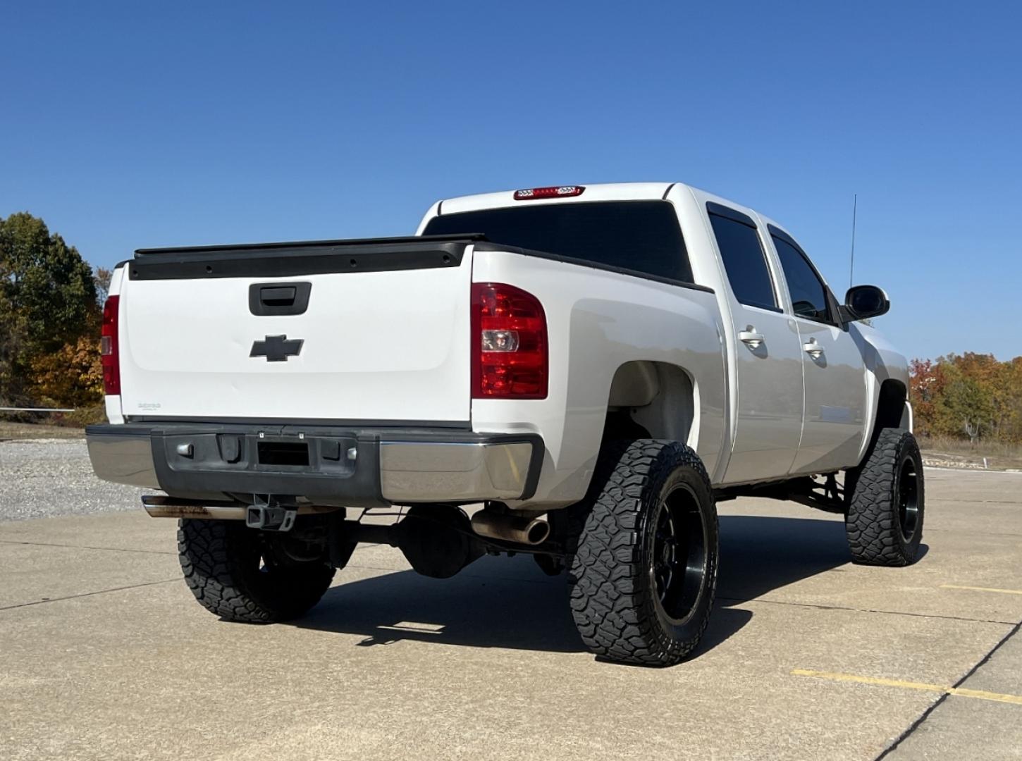 2011 WHITE /Tan Leather Chevrolet Silverado 1500 LTZ Crew Cab 4WD (3GCPKTE28BG) with an 6.2L V8 engine, Automatic transmission, located at 2990 Old Orchard Rd., Jackson, MO, 63755, 37.354214, -89.612106 - 2011 Chevrolet Silverado 1500 LTZ 152xxx miles 4x4 6.2L V8 Automatic Leather Power/Heated Seats Remote Start Cruise Power Windows/Locks/Mirrors We have financing available and we accept trades! Fill out a credit application on our website or come by today! If you have any questions, give - Photo#9