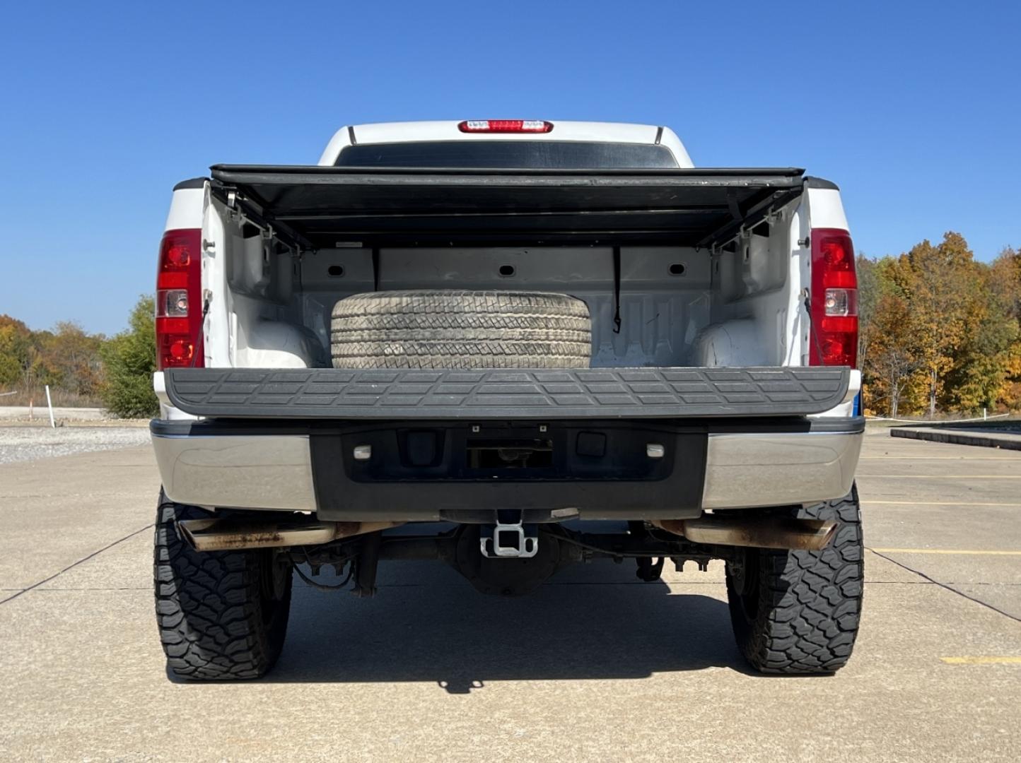 2011 WHITE /Tan Leather Chevrolet Silverado 1500 LTZ Crew Cab 4WD (3GCPKTE28BG) with an 6.2L V8 engine, Automatic transmission, located at 2990 Old Orchard Rd., Jackson, MO, 63755, 37.354214, -89.612106 - 2011 Chevrolet Silverado 1500 LTZ 152xxx miles 4x4 6.2L V8 Automatic Leather Power/Heated Seats Remote Start Cruise Power Windows/Locks/Mirrors We have financing available and we accept trades! Fill out a credit application on our website or come by today! If you have any questions, give - Photo#19