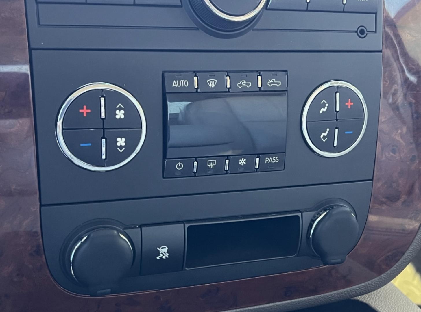 2011 WHITE /Tan Leather Chevrolet Silverado 1500 LTZ Crew Cab 4WD (3GCPKTE28BG) with an 6.2L V8 engine, Automatic transmission, located at 2990 Old Orchard Rd., Jackson, MO, 63755, 37.354214, -89.612106 - 2011 Chevrolet Silverado 1500 LTZ 152xxx miles 4x4 6.2L V8 Automatic Leather Power/Heated Seats Remote Start Cruise Power Windows/Locks/Mirrors We have financing available and we accept trades! Fill out a credit application on our website or come by today! If you have any questions, give - Photo#27
