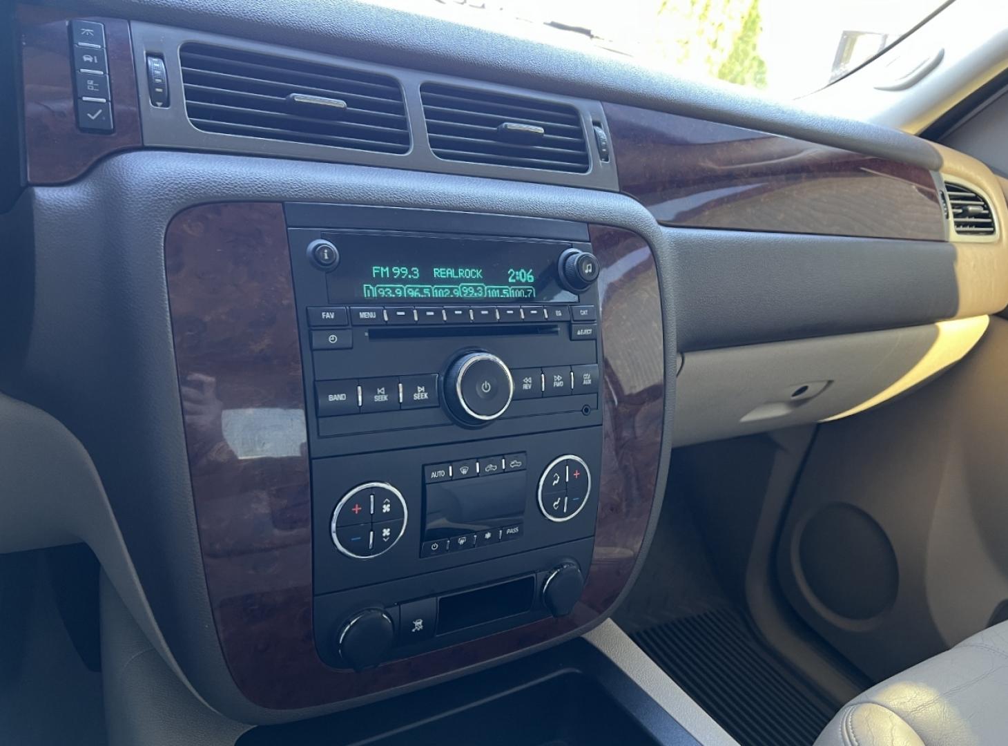 2011 WHITE /Tan Leather Chevrolet Silverado 1500 LTZ Crew Cab 4WD (3GCPKTE28BG) with an 6.2L V8 engine, Automatic transmission, located at 2990 Old Orchard Rd., Jackson, MO, 63755, 37.354214, -89.612106 - 2011 Chevrolet Silverado 1500 LTZ 152xxx miles 4x4 6.2L V8 Automatic Leather Power/Heated Seats Remote Start Cruise Power Windows/Locks/Mirrors We have financing available and we accept trades! Fill out a credit application on our website or come by today! If you have any questions, give - Photo#25