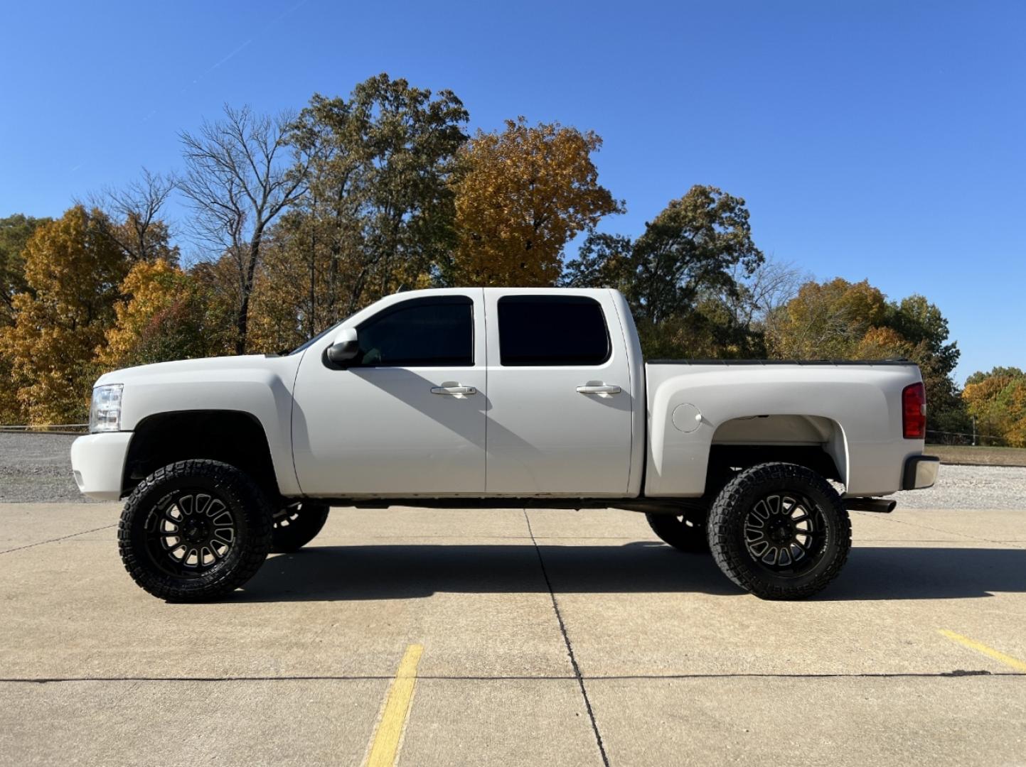 2011 WHITE /Tan Leather Chevrolet Silverado 1500 LTZ Crew Cab 4WD (3GCPKTE28BG) with an 6.2L V8 engine, Automatic transmission, located at 2990 Old Orchard Rd., Jackson, MO, 63755, 37.354214, -89.612106 - 2011 Chevrolet Silverado 1500 LTZ 152xxx miles 4x4 6.2L V8 Automatic Leather Power/Heated Seats Remote Start Cruise Power Windows/Locks/Mirrors We have financing available and we accept trades! Fill out a credit application on our website or come by today! If you have any questions, give - Photo#6