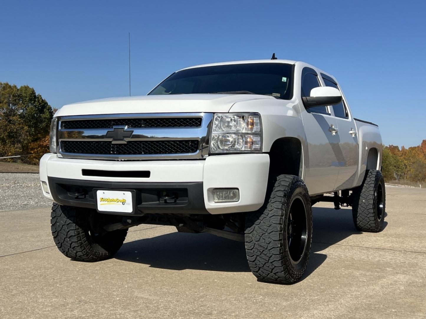 2011 WHITE /Tan Leather Chevrolet Silverado 1500 LTZ Crew Cab 4WD (3GCPKTE28BG) with an 6.2L V8 engine, Automatic transmission, located at 2990 Old Orchard Rd., Jackson, MO, 63755, 37.354214, -89.612106 - 2011 Chevrolet Silverado 1500 LTZ 152xxx miles 4x4 6.2L V8 Automatic Leather Power/Heated Seats Remote Start Cruise Power Windows/Locks/Mirrors We have financing available and we accept trades! Fill out a credit application on our website or come by today! If you have any questions, give - Photo#7