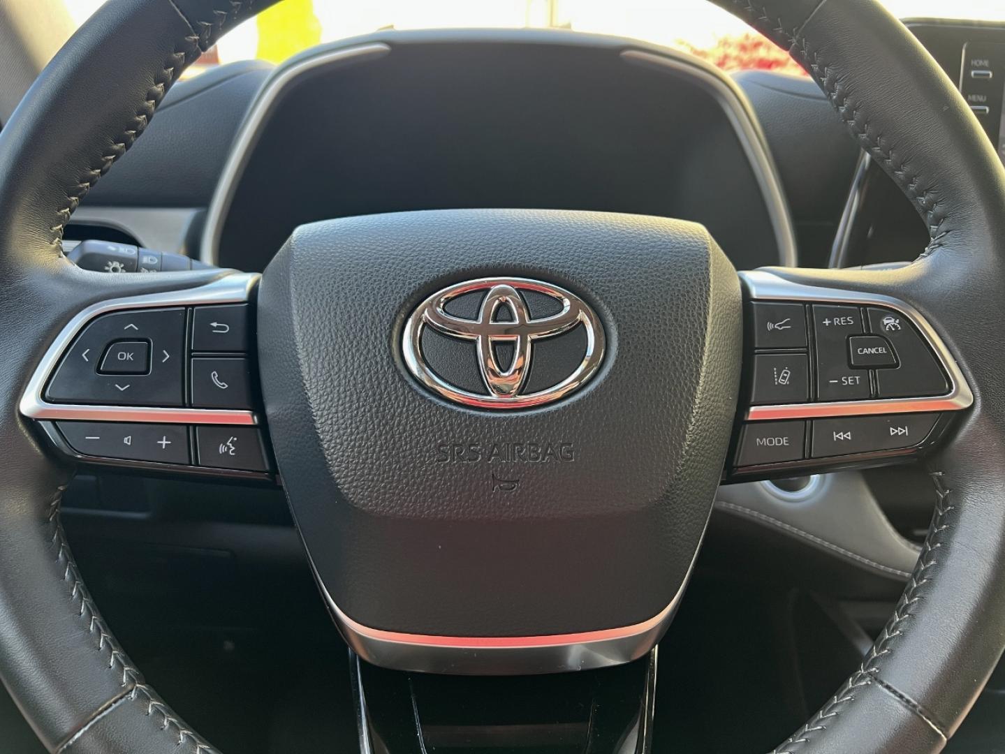 2020 SILVER /Black Leather Toyota Highlander XLE FWD V6 (5TDGZRAH6LS) with an 3.5L V6 engine, Automatic transmission, located at 2990 Old Orchard Rd., Jackson, MO, 63755, 37.354214, -89.612106 - 2020 Toyota Highlander XLE Only 49xxx miles Front Wheel Drive 3.5L V6 Automatic Leather 3rd Row Power/Heated Seats Backup Camera Sunroof Bluetooth Cruise Power Windows/Locks/Mirrors We have financing available and we accept trades! Fill out a credit application on our website or come by - Photo#24