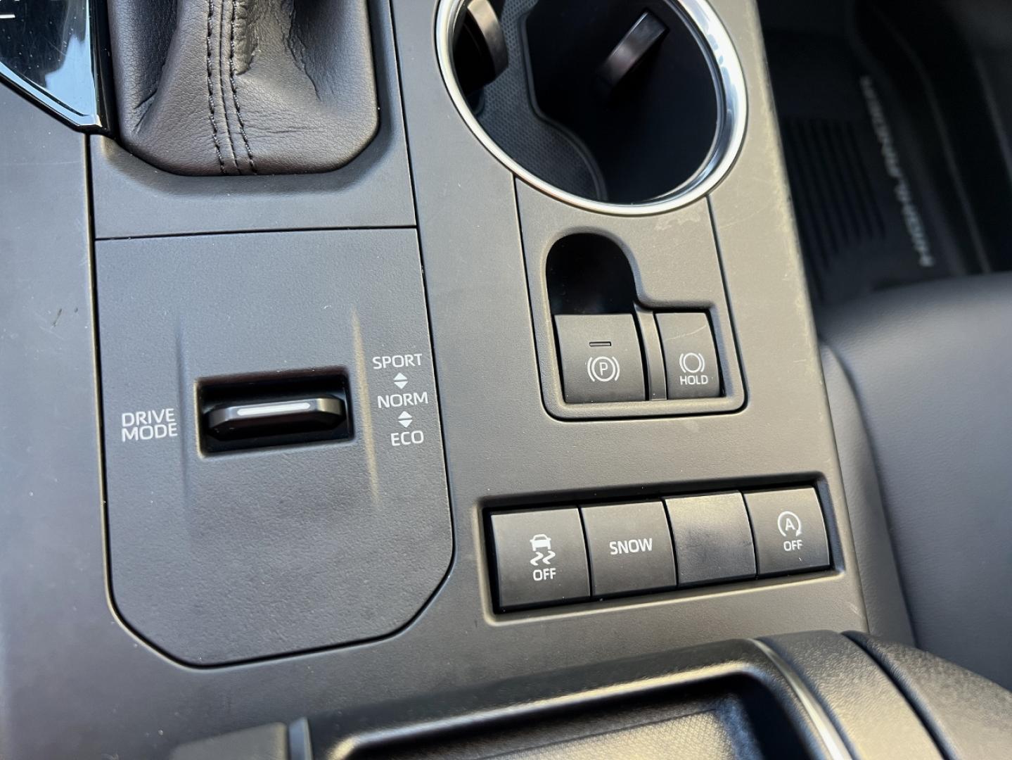 2020 SILVER /Black Leather Toyota Highlander XLE FWD V6 (5TDGZRAH6LS) with an 3.5L V6 engine, Automatic transmission, located at 2990 Old Orchard Rd., Jackson, MO, 63755, 37.354214, -89.612106 - 2020 Toyota Highlander XLE Only 49xxx miles Front Wheel Drive 3.5L V6 Automatic Leather 3rd Row Power/Heated Seats Backup Camera Sunroof Bluetooth Cruise Power Windows/Locks/Mirrors We have financing available and we accept trades! Fill out a credit application on our website or come by - Photo#27