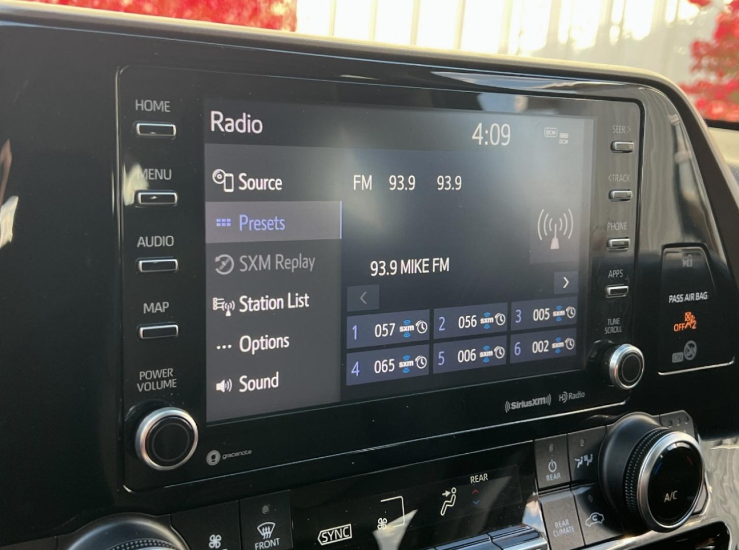 2020 SILVER /Black Leather Toyota Highlander XLE FWD V6 (5TDGZRAH6LS) with an 3.5L V6 engine, Automatic transmission, located at 2990 Old Orchard Rd., Jackson, MO, 63755, 37.354214, -89.612106 - 2020 Toyota Highlander XLE Only 49xxx miles Front Wheel Drive 3.5L V6 Automatic Leather 3rd Row Power/Heated Seats Backup Camera Sunroof Bluetooth Cruise Power Windows/Locks/Mirrors We have financing available and we accept trades! Fill out a credit application on our website or come by - Photo#29