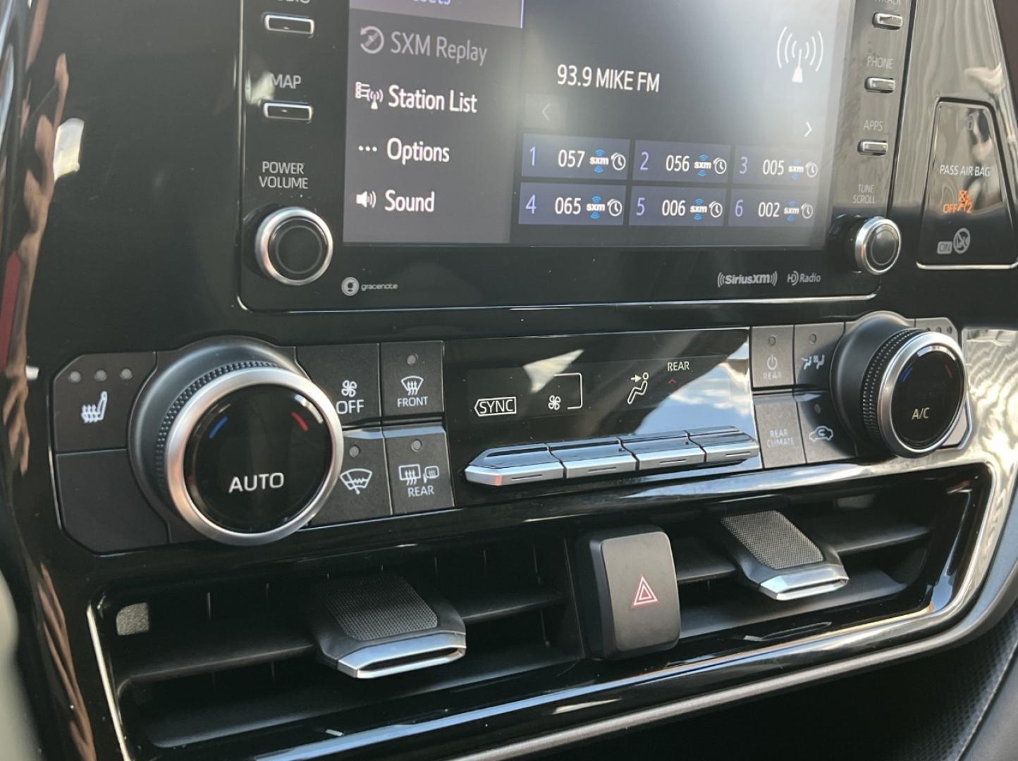 2020 SILVER /Black Leather Toyota Highlander XLE FWD V6 (5TDGZRAH6LS) with an 3.5L V6 engine, Automatic transmission, located at 2990 Old Orchard Rd., Jackson, MO, 63755, 37.354214, -89.612106 - 2020 Toyota Highlander XLE Only 49xxx miles Front Wheel Drive 3.5L V6 Automatic Leather 3rd Row Power/Heated Seats Backup Camera Sunroof Bluetooth Cruise Power Windows/Locks/Mirrors We have financing available and we accept trades! Fill out a credit application on our website or come by - Photo#30