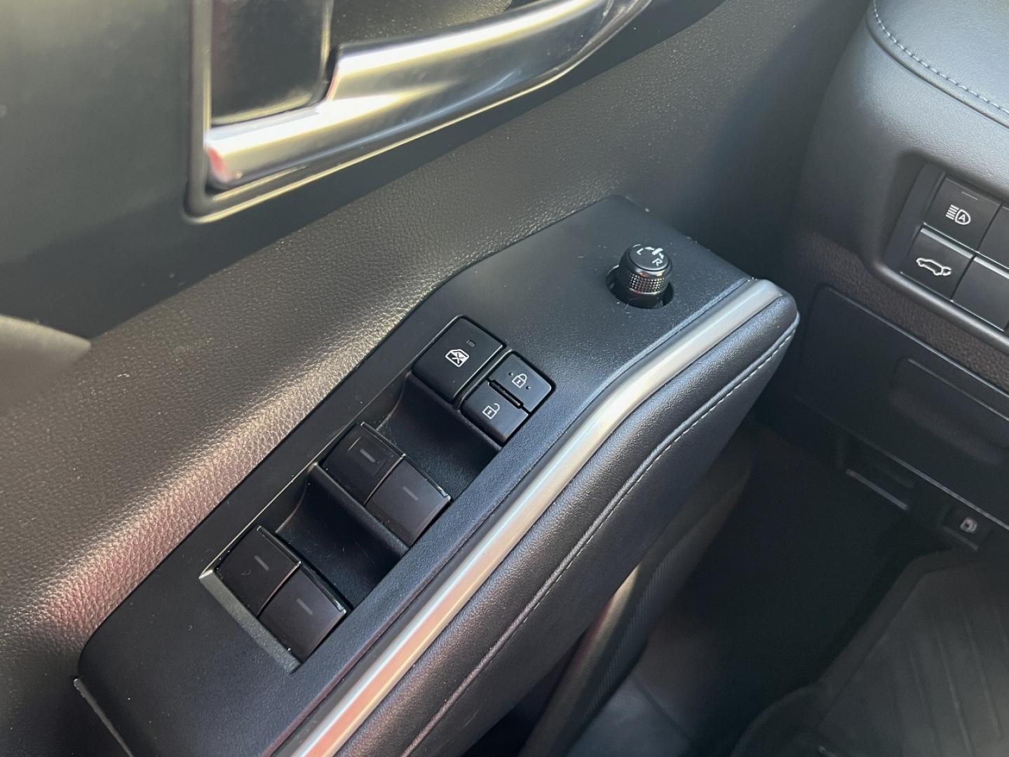 2020 SILVER /Black Leather Toyota Highlander XLE FWD V6 (5TDGZRAH6LS) with an 3.5L V6 engine, Automatic transmission, located at 2990 Old Orchard Rd., Jackson, MO, 63755, 37.354214, -89.612106 - 2020 Toyota Highlander XLE Only 49xxx miles Front Wheel Drive 3.5L V6 Automatic Leather 3rd Row Power/Heated Seats Backup Camera Sunroof Bluetooth Cruise Power Windows/Locks/Mirrors We have financing available and we accept trades! Fill out a credit application on our website or come by - Photo#32