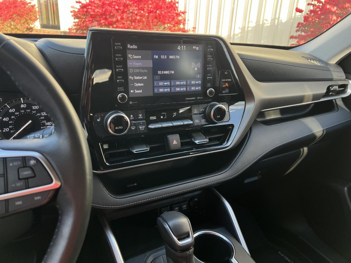 2020 SILVER /Black Leather Toyota Highlander XLE FWD V6 (5TDGZRAH6LS) with an 3.5L V6 engine, Automatic transmission, located at 2990 Old Orchard Rd., Jackson, MO, 63755, 37.354214, -89.612106 - 2020 Toyota Highlander XLE Only 49xxx miles Front Wheel Drive 3.5L V6 Automatic Leather 3rd Row Power/Heated Seats Backup Camera Sunroof Bluetooth Cruise Power Windows/Locks/Mirrors We have financing available and we accept trades! Fill out a credit application on our website or come by - Photo#28