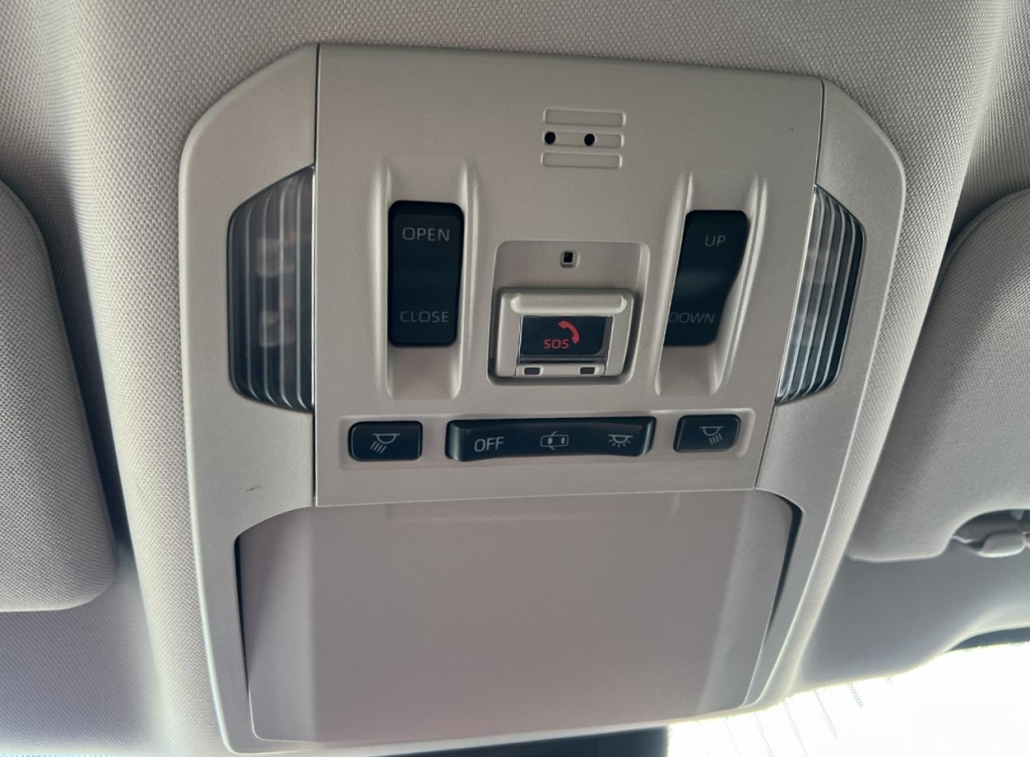 2020 SILVER /Black Leather Toyota Highlander XLE FWD V6 (5TDGZRAH6LS) with an 3.5L V6 engine, Automatic transmission, located at 2990 Old Orchard Rd., Jackson, MO, 63755, 37.354214, -89.612106 - 2020 Toyota Highlander XLE Only 49xxx miles Front Wheel Drive 3.5L V6 Automatic Leather 3rd Row Power/Heated Seats Backup Camera Sunroof Bluetooth Cruise Power Windows/Locks/Mirrors We have financing available and we accept trades! Fill out a credit application on our website or come by - Photo#35