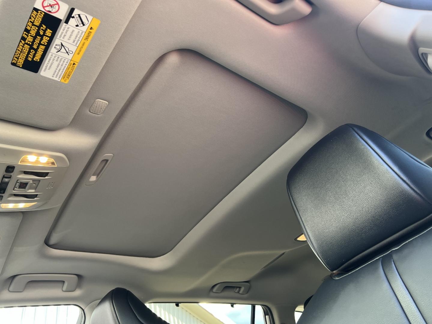 2020 SILVER /Black Leather Toyota Highlander XLE FWD V6 (5TDGZRAH6LS) with an 3.5L V6 engine, Automatic transmission, located at 2990 Old Orchard Rd., Jackson, MO, 63755, 37.354214, -89.612106 - 2020 Toyota Highlander XLE Only 49xxx miles Front Wheel Drive 3.5L V6 Automatic Leather 3rd Row Power/Heated Seats Backup Camera Sunroof Bluetooth Cruise Power Windows/Locks/Mirrors We have financing available and we accept trades! Fill out a credit application on our website or come by - Photo#4