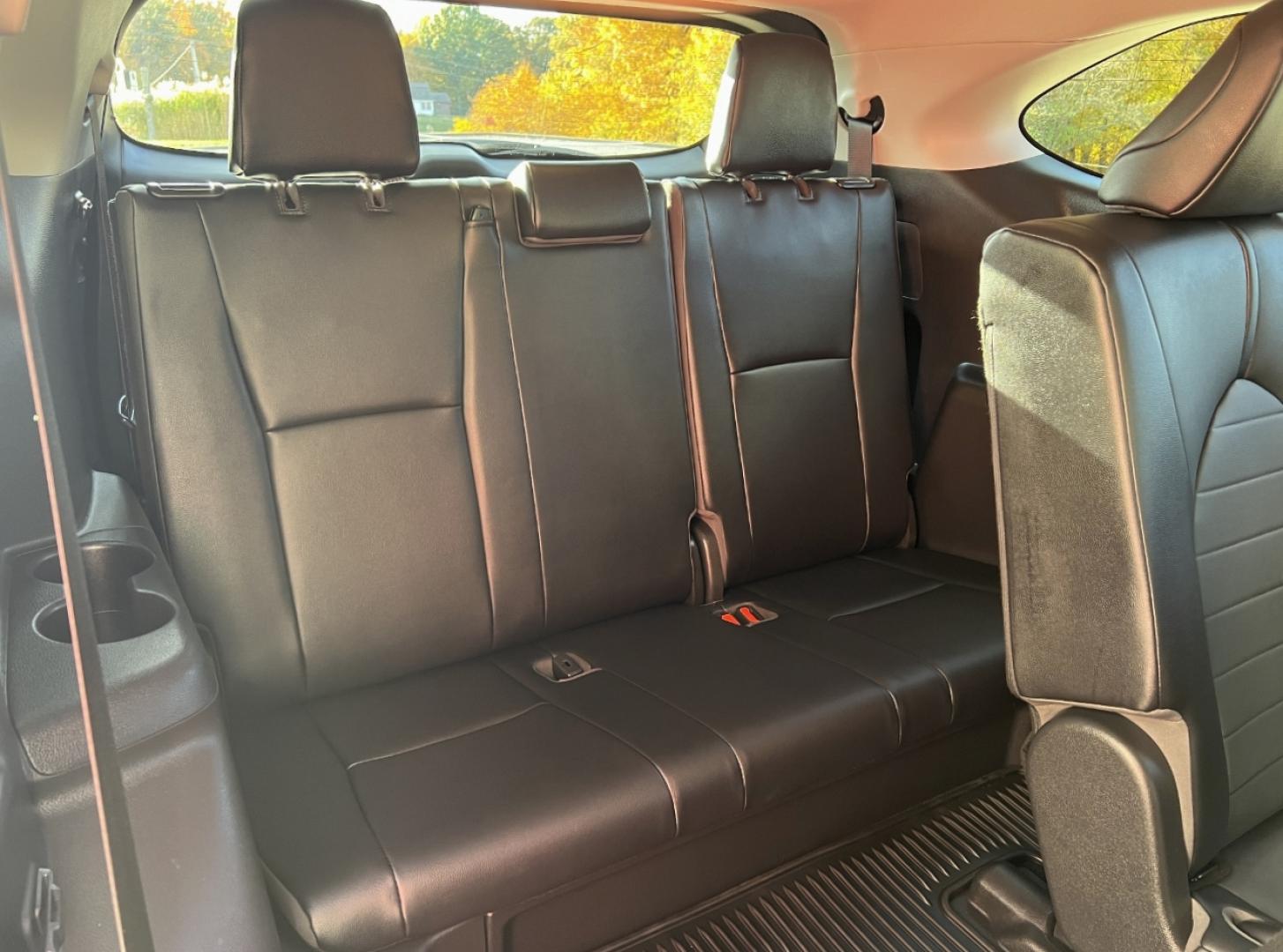 2020 SILVER /Black Leather Toyota Highlander XLE FWD V6 (5TDGZRAH6LS) with an 3.5L V6 engine, Automatic transmission, located at 2990 Old Orchard Rd., Jackson, MO, 63755, 37.354214, -89.612106 - 2020 Toyota Highlander XLE Only 49xxx miles Front Wheel Drive 3.5L V6 Automatic Leather 3rd Row Power/Heated Seats Backup Camera Sunroof Bluetooth Cruise Power Windows/Locks/Mirrors We have financing available and we accept trades! Fill out a credit application on our website or come by - Photo#19