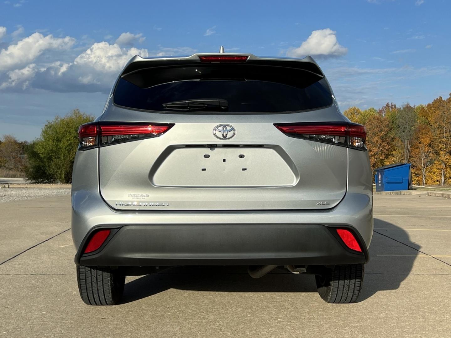 2020 SILVER /Black Leather Toyota Highlander XLE FWD V6 (5TDGZRAH6LS) with an 3.5L V6 engine, Automatic transmission, located at 2990 Old Orchard Rd., Jackson, MO, 63755, 37.354214, -89.612106 - 2020 Toyota Highlander XLE Only 49xxx miles Front Wheel Drive 3.5L V6 Automatic Leather 3rd Row Power/Heated Seats Backup Camera Sunroof Bluetooth Cruise Power Windows/Locks/Mirrors We have financing available and we accept trades! Fill out a credit application on our website or come by - Photo#11