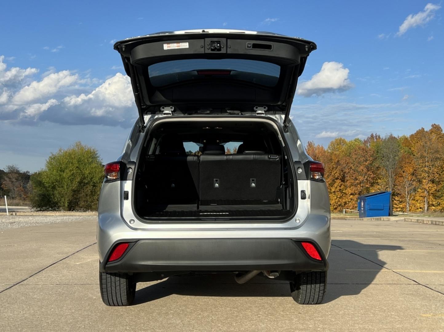 2020 SILVER /Black Leather Toyota Highlander XLE FWD V6 (5TDGZRAH6LS) with an 3.5L V6 engine, Automatic transmission, located at 2990 Old Orchard Rd., Jackson, MO, 63755, 37.354214, -89.612106 - 2020 Toyota Highlander XLE Only 49xxx miles Front Wheel Drive 3.5L V6 Automatic Leather 3rd Row Power/Heated Seats Backup Camera Sunroof Bluetooth Cruise Power Windows/Locks/Mirrors We have financing available and we accept trades! Fill out a credit application on our website or come by - Photo#20