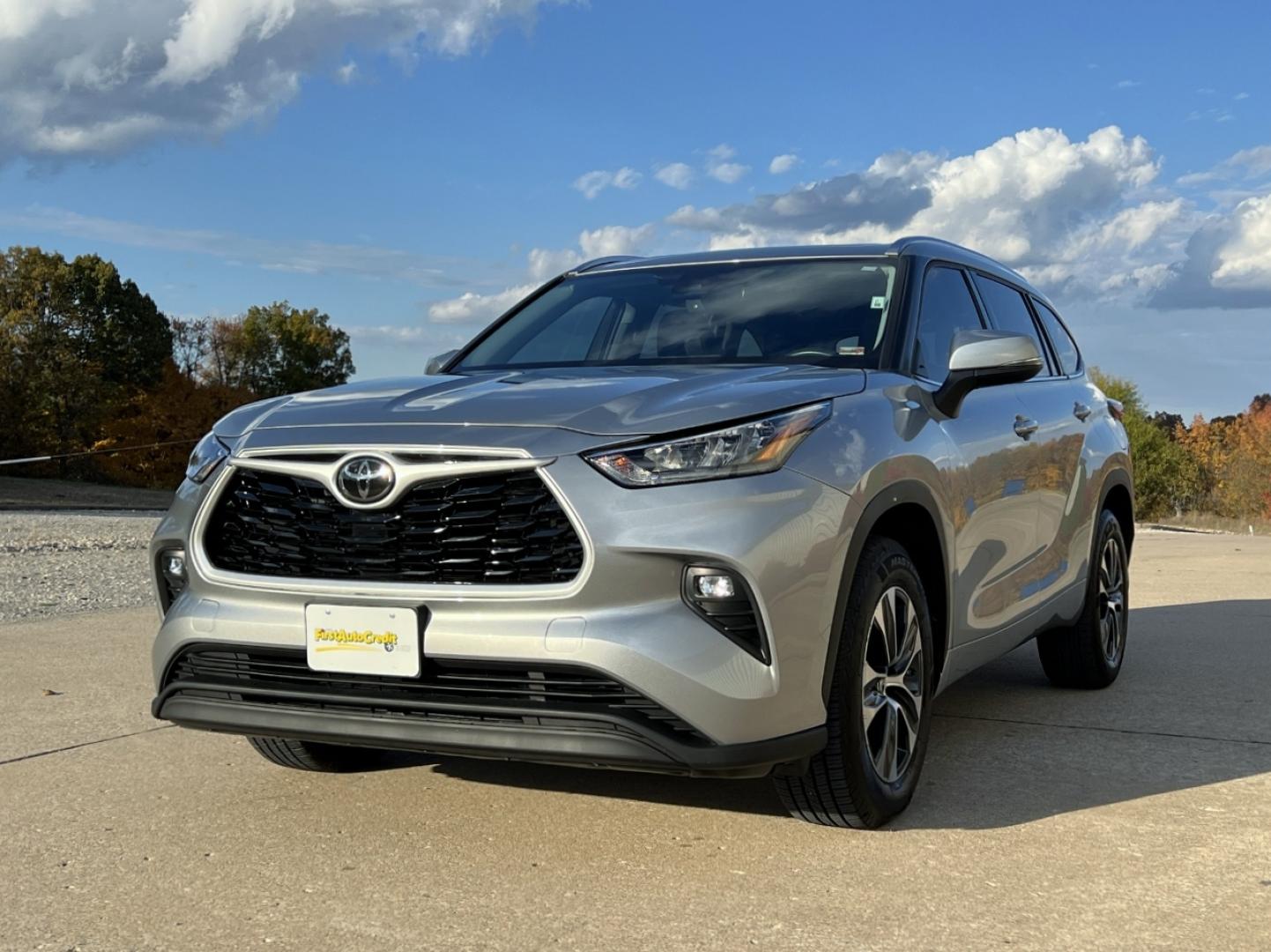 2020 SILVER /Black Leather Toyota Highlander XLE FWD V6 (5TDGZRAH6LS) with an 3.5L V6 engine, Automatic transmission, located at 2990 Old Orchard Rd., Jackson, MO, 63755, 37.354214, -89.612106 - 2020 Toyota Highlander XLE Only 49xxx miles Front Wheel Drive 3.5L V6 Automatic Leather 3rd Row Power/Heated Seats Backup Camera Sunroof Bluetooth Cruise Power Windows/Locks/Mirrors We have financing available and we accept trades! Fill out a credit application on our website or come by - Photo#6