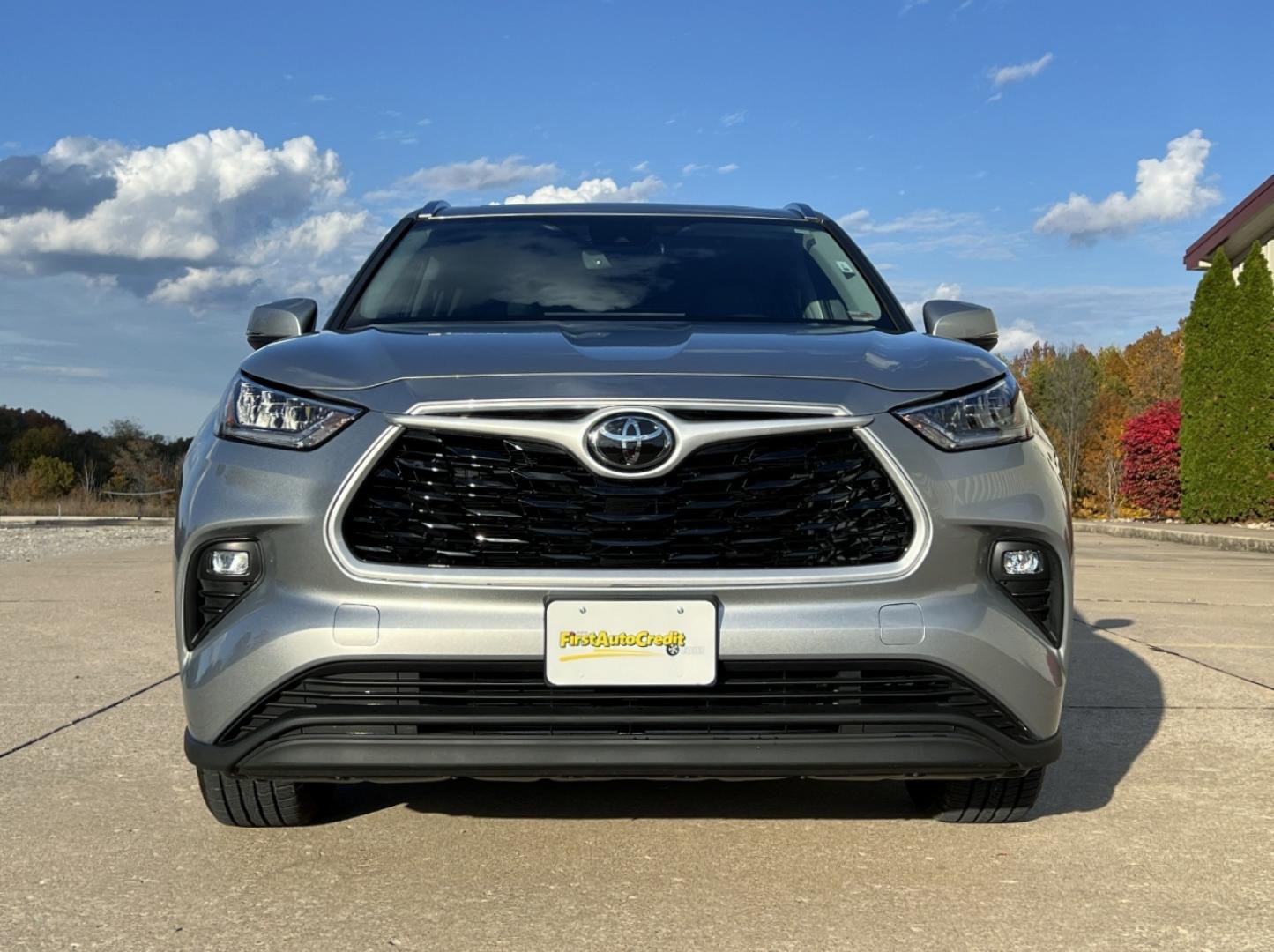 2020 SILVER /Black Leather Toyota Highlander XLE FWD V6 (5TDGZRAH6LS) with an 3.5L V6 engine, Automatic transmission, located at 2990 Old Orchard Rd., Jackson, MO, 63755, 37.354214, -89.612106 - 2020 Toyota Highlander XLE Only 49xxx miles Front Wheel Drive 3.5L V6 Automatic Leather 3rd Row Power/Heated Seats Backup Camera Sunroof Bluetooth Cruise Power Windows/Locks/Mirrors We have financing available and we accept trades! Fill out a credit application on our website or come by - Photo#12