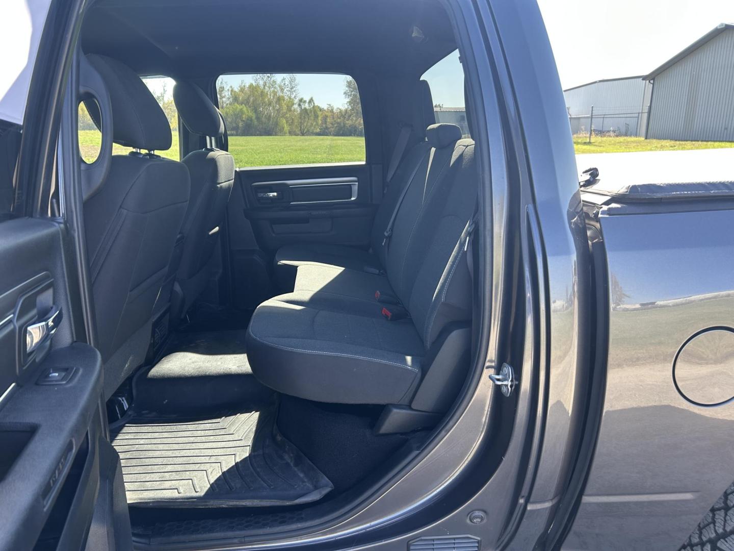 2021 GRAY /Black RAM 1500 Classic Tradesman Crew Cab SWB 4WD (1C6RR7LT8MS) with an 5.7L V8 OHV 16V engine, Automatic transmission, located at 506 S. Kingshighway, Cape Girardeau, MO, 63703, (573) 235-5000, 37.294991, -89.553635 - 2021 Ram 1500 Tradesman 77xxx miles 4x4 5.7L V8 HEMI Automatic Bluetooth Backup Camera Cruise Power Windows/Locks/Mirrors We have financing available and we accept trades! Fill out a credit application on our website or come by today! If you have any questions, give us a call at (573) 235- - Photo#18