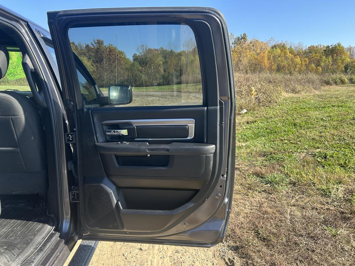 2021 GRAY /Black RAM 1500 Classic Tradesman Crew Cab SWB 4WD (1C6RR7LT8MS) with an 5.7L V8 OHV 16V engine, Automatic transmission, located at 506 S. Kingshighway, Cape Girardeau, MO, 63703, (573) 235-5000, 37.294991, -89.553635 - 2021 Ram 1500 Tradesman 77xxx miles 4x4 5.7L V8 HEMI Automatic Bluetooth Backup Camera Cruise Power Windows/Locks/Mirrors We have financing available and we accept trades! Fill out a credit application on our website or come by today! If you have any questions, give us a call at (573) 235- - Photo#19