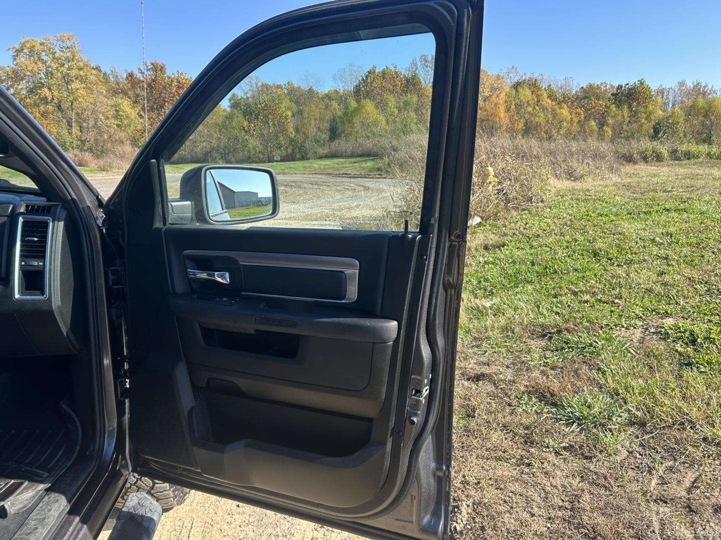 2021 GRAY /Black RAM 1500 Classic Tradesman Crew Cab SWB 4WD (1C6RR7LT8MS) with an 5.7L V8 OHV 16V engine, Automatic transmission, located at 506 S. Kingshighway, Cape Girardeau, MO, 63703, (573) 235-5000, 37.294991, -89.553635 - 2021 Ram 1500 Tradesman 77xxx miles 4x4 5.7L V8 HEMI Automatic Bluetooth Backup Camera Cruise Power Windows/Locks/Mirrors We have financing available and we accept trades! Fill out a credit application on our website or come by today! If you have any questions, give us a call at (573) 235- - Photo#15
