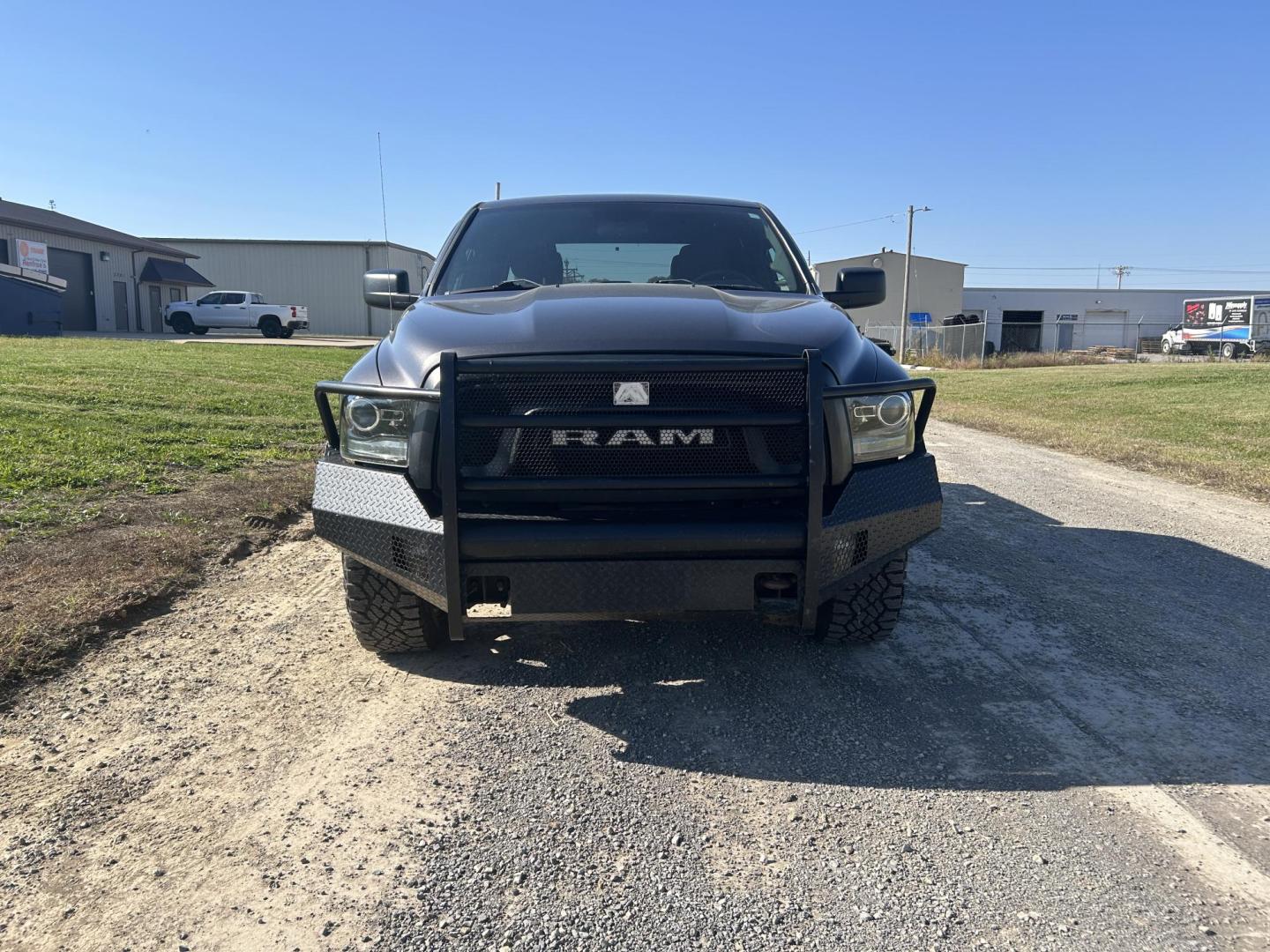 2021 GRAY /Black RAM 1500 Classic Tradesman Crew Cab SWB 4WD (1C6RR7LT8MS) with an 5.7L V8 OHV 16V engine, Automatic transmission, located at 506 S. Kingshighway, Cape Girardeau, MO, 63703, (573) 235-5000, 37.294991, -89.553635 - 2021 Ram 1500 Tradesman 77xxx miles 4x4 5.7L V8 HEMI Automatic Bluetooth Backup Camera Cruise Power Windows/Locks/Mirrors We have financing available and we accept trades! Fill out a credit application on our website or come by today! If you have any questions, give us a call at (573) 235- - Photo#5
