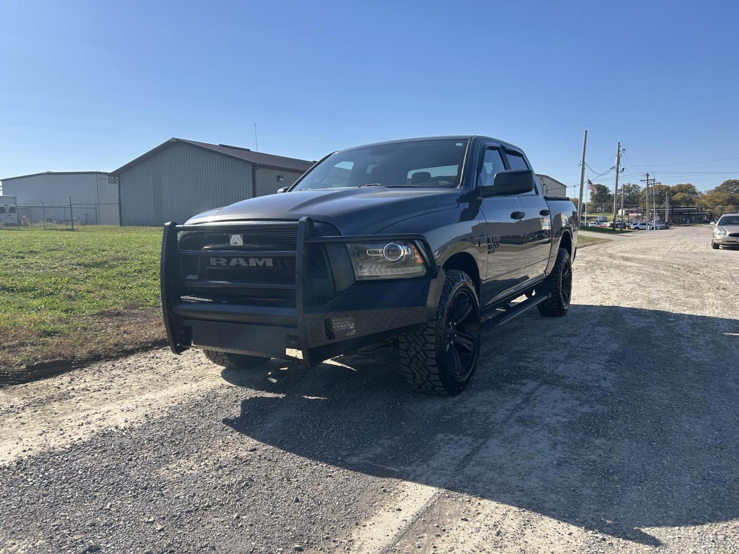 2021 GRAY /Black RAM 1500 Classic Tradesman Crew Cab SWB 4WD (1C6RR7LT8MS) with an 5.7L V8 OHV 16V engine, Automatic transmission, located at 506 S. Kingshighway, Cape Girardeau, MO, 63703, (573) 235-5000, 37.294991, -89.553635 - 2021 Ram 1500 Tradesman 77xxx miles 4x4 5.7L V8 HEMI Automatic Bluetooth Backup Camera Cruise Power Windows/Locks/Mirrors We have financing available and we accept trades! Fill out a credit application on our website or come by today! If you have any questions, give us a call at (573) 235- - Photo#6