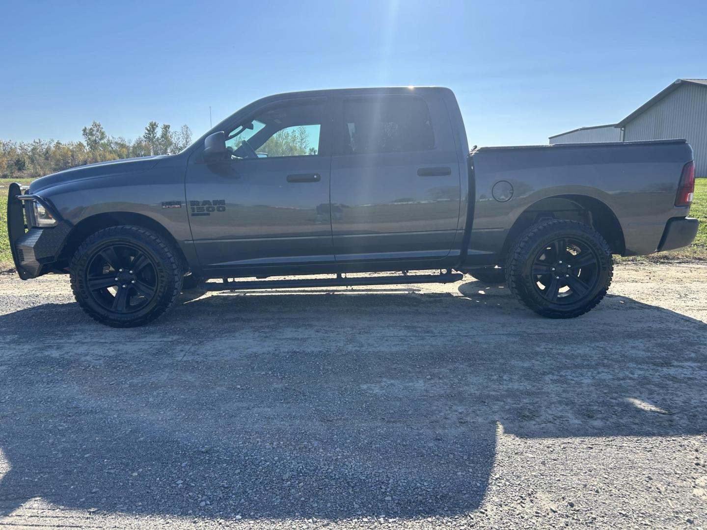 2021 GRAY /Black RAM 1500 Classic Tradesman Crew Cab SWB 4WD (1C6RR7LT8MS) with an 5.7L V8 OHV 16V engine, Automatic transmission, located at 506 S. Kingshighway, Cape Girardeau, MO, 63703, (573) 235-5000, 37.294991, -89.553635 - 2021 Ram 1500 Tradesman 77xxx miles 4x4 5.7L V8 HEMI Automatic Bluetooth Backup Camera Cruise Power Windows/Locks/Mirrors We have financing available and we accept trades! Fill out a credit application on our website or come by today! If you have any questions, give us a call at (573) 235- - Photo#7