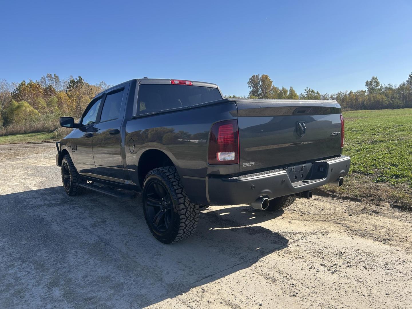2021 GRAY /Black RAM 1500 Classic Tradesman Crew Cab SWB 4WD (1C6RR7LT8MS) with an 5.7L V8 OHV 16V engine, Automatic transmission, located at 506 S. Kingshighway, Cape Girardeau, MO, 63703, (573) 235-5000, 37.294991, -89.553635 - 2021 Ram 1500 Tradesman 77xxx miles 4x4 5.7L V8 HEMI Automatic Bluetooth Backup Camera Cruise Power Windows/Locks/Mirrors We have financing available and we accept trades! Fill out a credit application on our website or come by today! If you have any questions, give us a call at (573) 235- - Photo#8