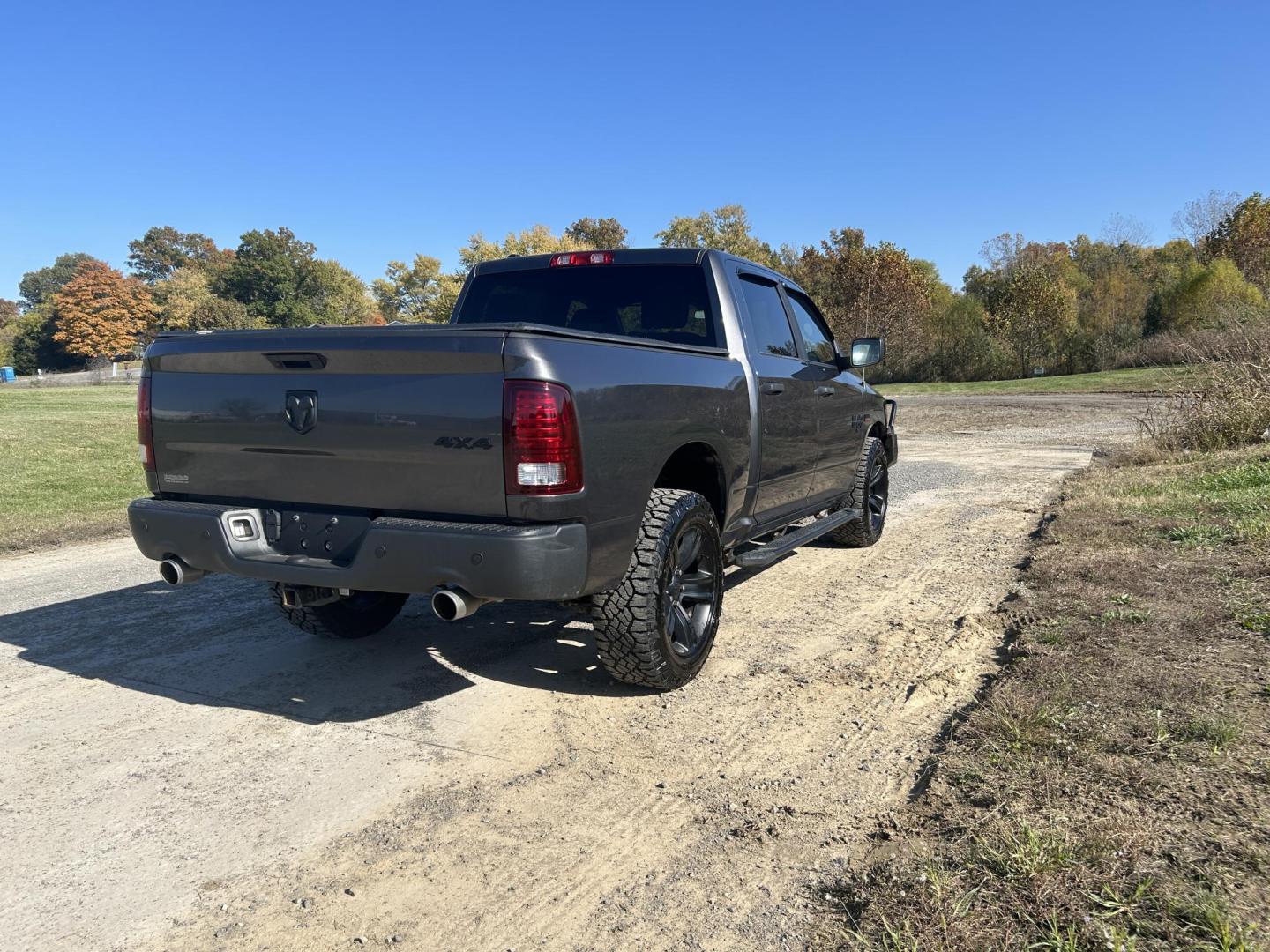2021 GRAY /Black RAM 1500 Classic Tradesman Crew Cab SWB 4WD (1C6RR7LT8MS) with an 5.7L V8 OHV 16V engine, Automatic transmission, located at 506 S. Kingshighway, Cape Girardeau, MO, 63703, (573) 235-5000, 37.294991, -89.553635 - 2021 Ram 1500 Tradesman 77xxx miles 4x4 5.7L V8 HEMI Automatic Bluetooth Backup Camera Cruise Power Windows/Locks/Mirrors We have financing available and we accept trades! Fill out a credit application on our website or come by today! If you have any questions, give us a call at (573) 235- - Photo#10