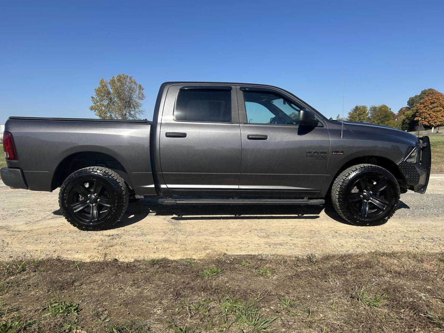 2021 GRAY /Black RAM 1500 Classic Tradesman Crew Cab SWB 4WD (1C6RR7LT8MS) with an 5.7L V8 OHV 16V engine, Automatic transmission, located at 506 S. Kingshighway, Cape Girardeau, MO, 63703, (573) 235-5000, 37.294991, -89.553635 - 2021 Ram 1500 Tradesman 77xxx miles 4x4 5.7L V8 HEMI Automatic Bluetooth Backup Camera Cruise Power Windows/Locks/Mirrors We have financing available and we accept trades! Fill out a credit application on our website or come by today! If you have any questions, give us a call at (573) 235- - Photo#11