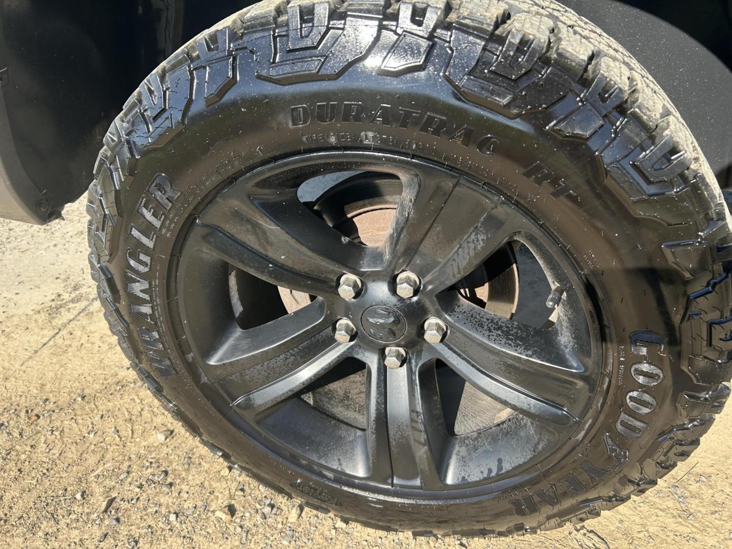 2021 GRAY /Black RAM 1500 Classic Tradesman Crew Cab SWB 4WD (1C6RR7LT8MS) with an 5.7L V8 OHV 16V engine, Automatic transmission, located at 506 S. Kingshighway, Cape Girardeau, MO, 63703, (573) 235-5000, 37.294991, -89.553635 - 2021 Ram 1500 Tradesman 77xxx miles 4x4 5.7L V8 HEMI Automatic Bluetooth Backup Camera Cruise Power Windows/Locks/Mirrors We have financing available and we accept trades! Fill out a credit application on our website or come by today! If you have any questions, give us a call at (573) 235- - Photo#40