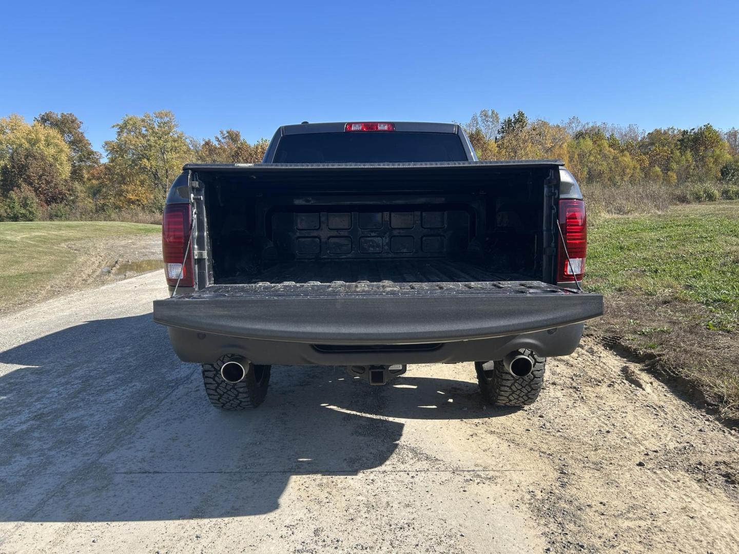 2021 GRAY /Black RAM 1500 Classic Tradesman Crew Cab SWB 4WD (1C6RR7LT8MS) with an 5.7L V8 OHV 16V engine, Automatic transmission, located at 506 S. Kingshighway, Cape Girardeau, MO, 63703, (573) 235-5000, 37.294991, -89.553635 - 2021 Ram 1500 Tradesman 77xxx miles 4x4 5.7L V8 HEMI Automatic Bluetooth Backup Camera Cruise Power Windows/Locks/Mirrors We have financing available and we accept trades! Fill out a credit application on our website or come by today! If you have any questions, give us a call at (573) 235- - Photo#32