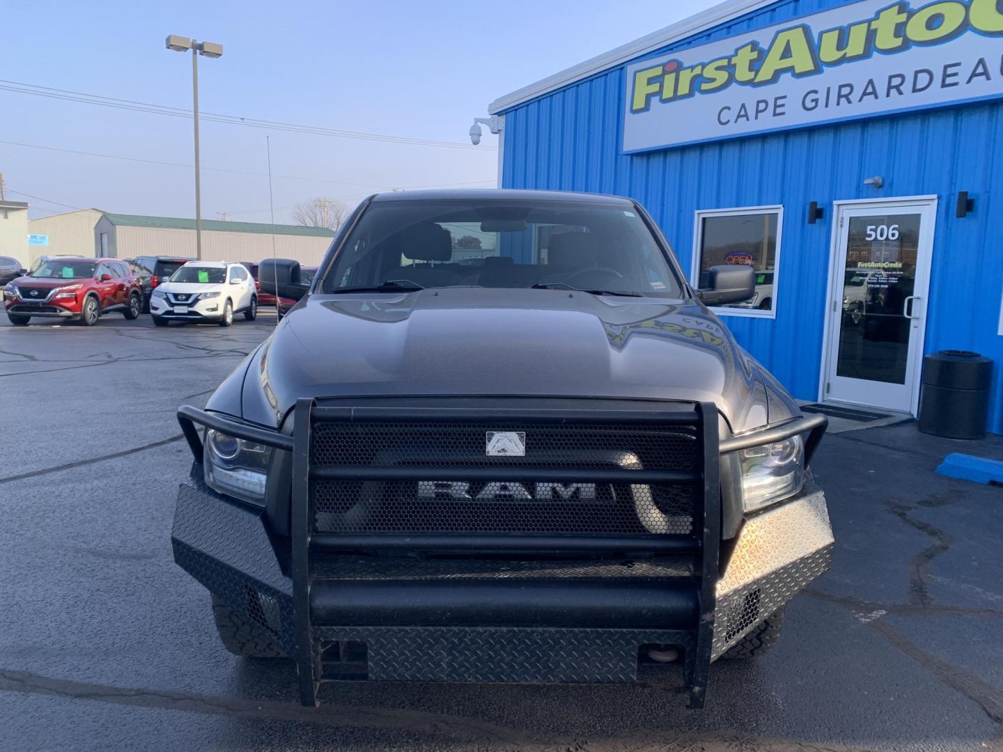 2021 GRAY /Black RAM 1500 Classic Tradesman Crew Cab SWB 4WD (1C6RR7LT8MS) with an 5.7L V8 OHV 16V engine, Automatic transmission, located at 506 S. Kingshighway, Cape Girardeau, MO, 63703, (573) 235-5000, 37.294991, -89.553635 - 2021 Ram 1500 Tradesman 77xxx miles 4x4 5.7L V8 HEMI Automatic Bluetooth Backup Camera Cruise Power Windows/Locks/Mirrors We have financing available and we accept trades! Fill out a credit application on our website or come by today! If you have any questions, give us a call at (573) 235- - Photo#1
