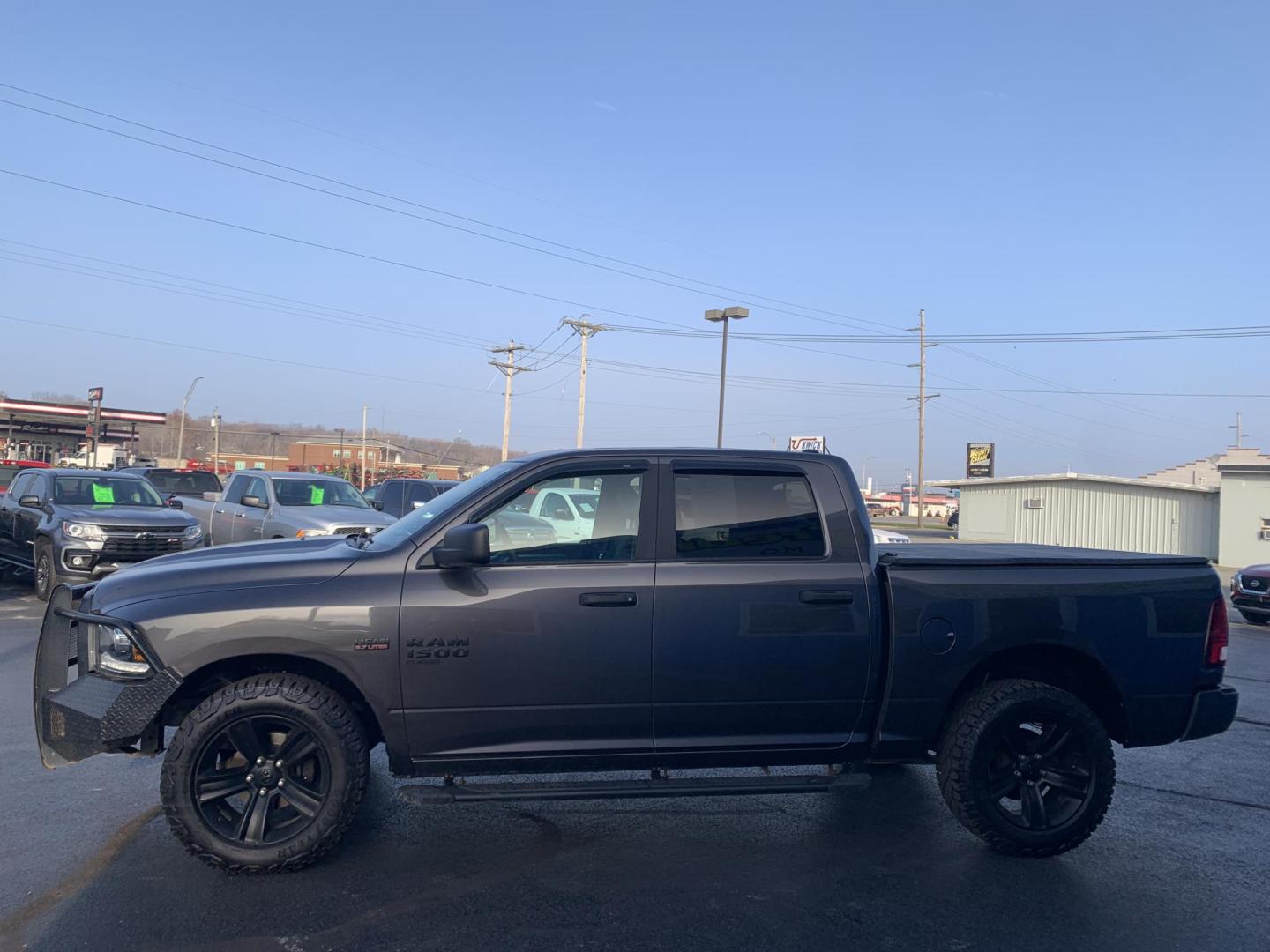 2021 GRAY /Black RAM 1500 Classic Tradesman Crew Cab SWB 4WD (1C6RR7LT8MS) with an 5.7L V8 OHV 16V engine, Automatic transmission, located at 506 S. Kingshighway, Cape Girardeau, MO, 63703, (573) 235-5000, 37.294991, -89.553635 - 2021 Ram 1500 Tradesman 77xxx miles 4x4 5.7L V8 HEMI Automatic Bluetooth Backup Camera Cruise Power Windows/Locks/Mirrors We have financing available and we accept trades! Fill out a credit application on our website or come by today! If you have any questions, give us a call at (573) 235- - Photo#3