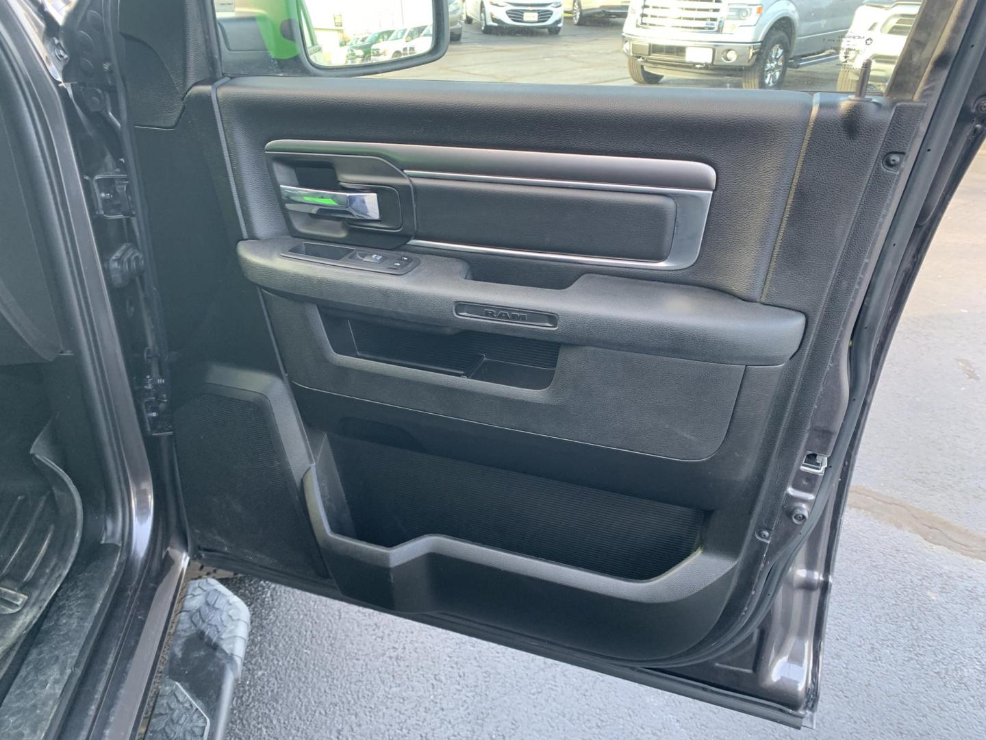 2021 GRAY /Black RAM 1500 Classic Tradesman Crew Cab SWB 4WD (1C6RR7LT8MS) with an 5.7L V8 OHV 16V engine, Automatic transmission, located at 506 S. Kingshighway, Cape Girardeau, MO, 63703, (573) 235-5000, 37.294991, -89.553635 - 2021 Ram 1500 Tradesman 77xxx miles 4x4 5.7L V8 HEMI Automatic Bluetooth Backup Camera Cruise Power Windows/Locks/Mirrors We have financing available and we accept trades! Fill out a credit application on our website or come by today! If you have any questions, give us a call at (573) 235- - Photo#15