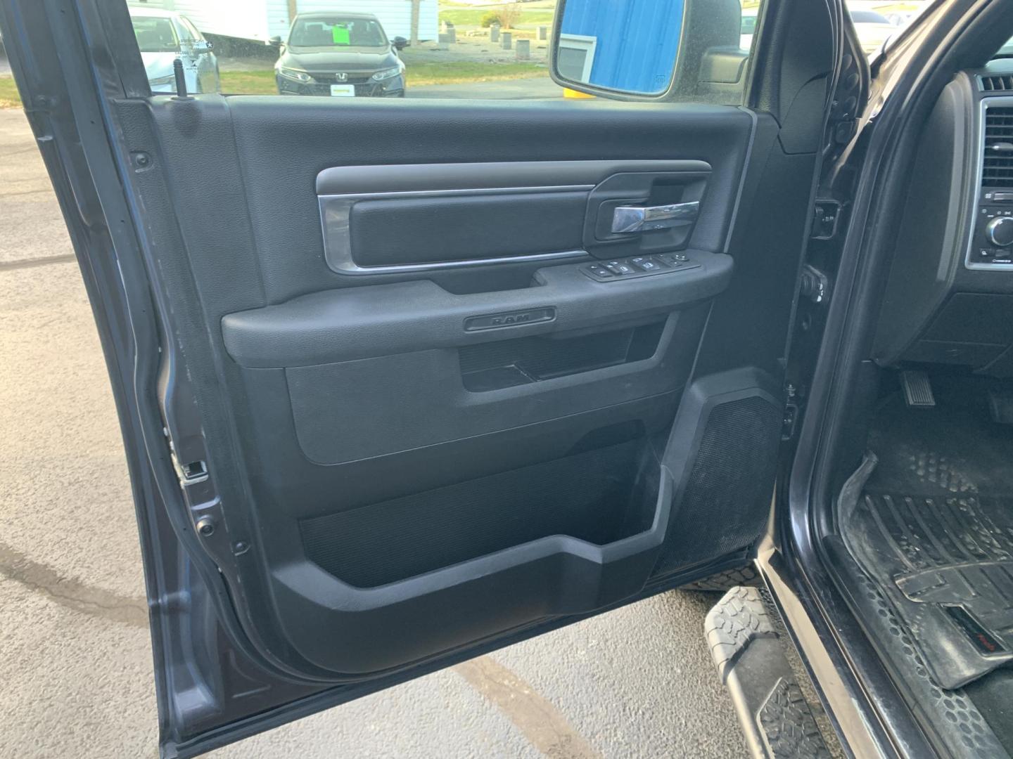 2021 GRAY /Black RAM 1500 Classic Tradesman Crew Cab SWB 4WD (1C6RR7LT8MS) with an 5.7L V8 OHV 16V engine, Automatic transmission, located at 506 S. Kingshighway, Cape Girardeau, MO, 63703, (573) 235-5000, 37.294991, -89.553635 - 2021 Ram 1500 Tradesman 77xxx miles 4x4 5.7L V8 HEMI Automatic Bluetooth Backup Camera Cruise Power Windows/Locks/Mirrors We have financing available and we accept trades! Fill out a credit application on our website or come by today! If you have any questions, give us a call at (573) 235- - Photo#12
