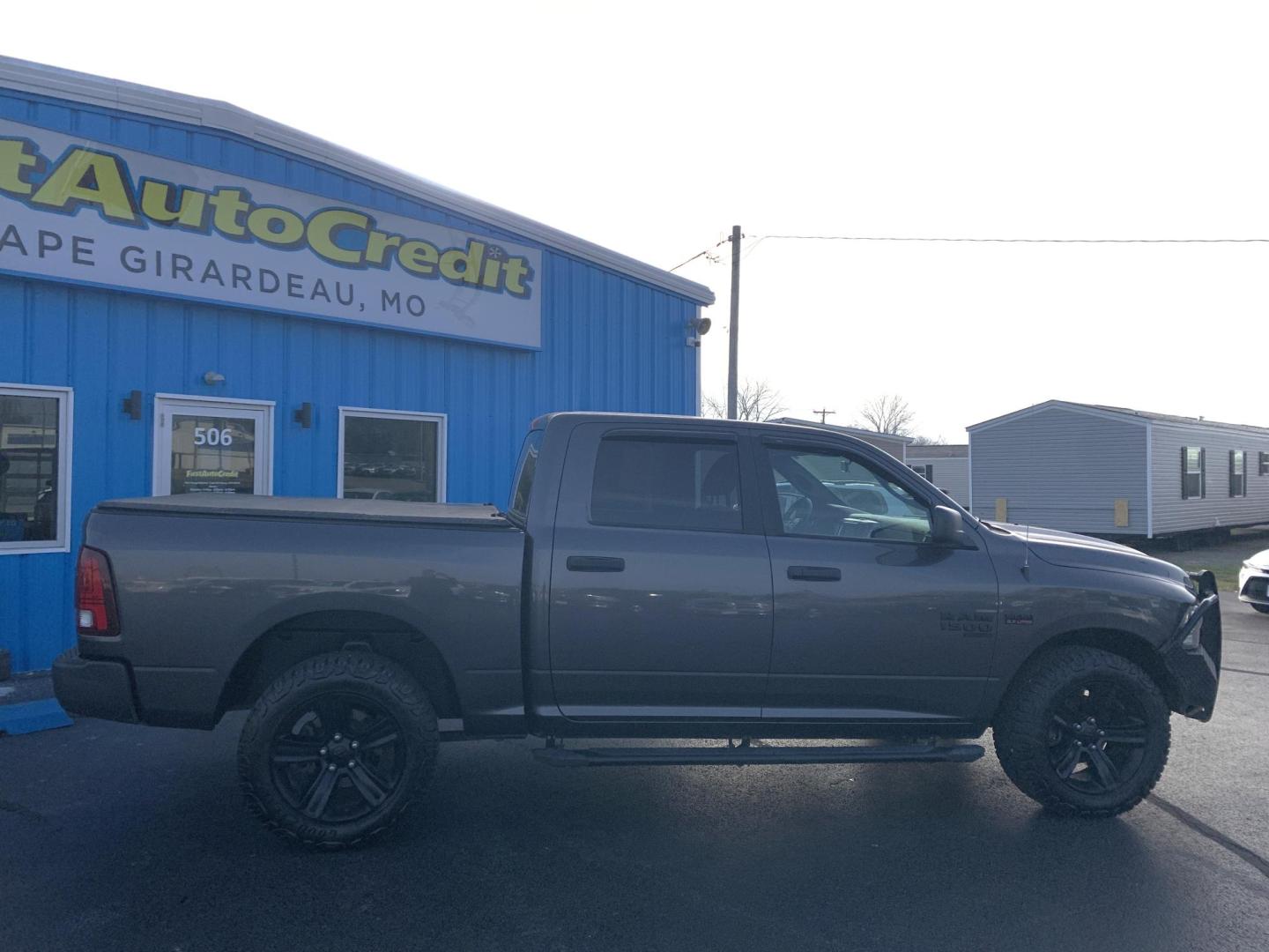2021 GRAY /Black RAM 1500 Classic Tradesman Crew Cab SWB 4WD (1C6RR7LT8MS) with an 5.7L V8 OHV 16V engine, Automatic transmission, located at 506 S. Kingshighway, Cape Girardeau, MO, 63703, (573) 235-5000, 37.294991, -89.553635 - 2021 Ram 1500 Tradesman 77xxx miles 4x4 5.7L V8 HEMI Automatic Bluetooth Backup Camera Cruise Power Windows/Locks/Mirrors We have financing available and we accept trades! Fill out a credit application on our website or come by today! If you have any questions, give us a call at (573) 235- - Photo#8