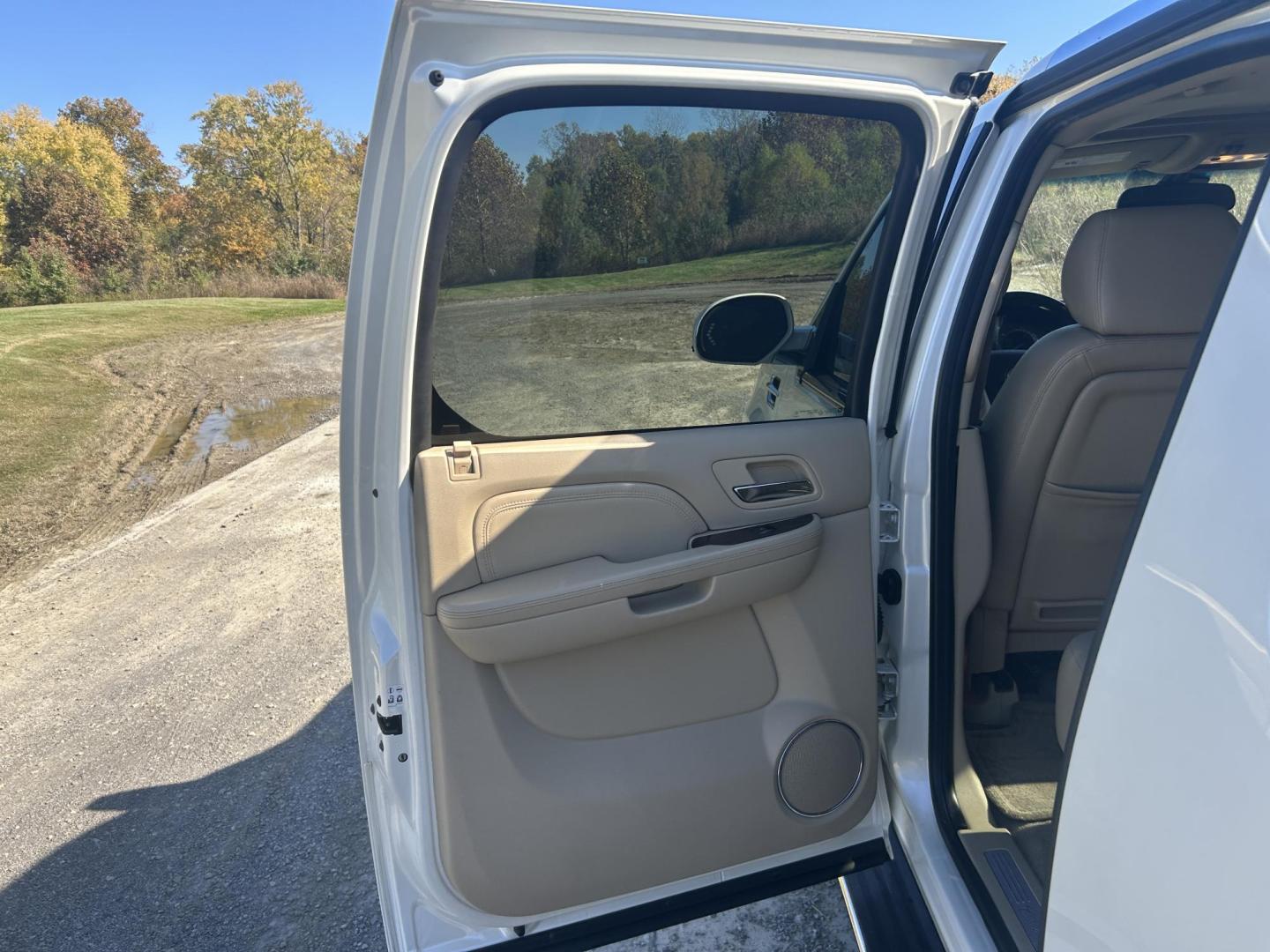 2009 WHITE /Tan Cadillac Escalade EXT Sport Utility Truck (3GYFK22299G) with an 6.2L V8 OHV 16V engine, Automatic transmission, located at 506 S. Kingshighway, Cape Girardeau, MO, 63703, (573) 235-5000, 37.294991, -89.553635 - 2009 Cadillac Escalade EXT Luxury Sport Utility Truck 159xxx miles All Wheel Drive 6.2L V8 Automatic Leather Sunroof Power/Heated/Cooled Seats Heated Steering Wheel Backup Camera Bluetooth Cruise Power Windows/Locks/Mirrors We have financing available and we accept trades! Fill out a cr - Photo#16