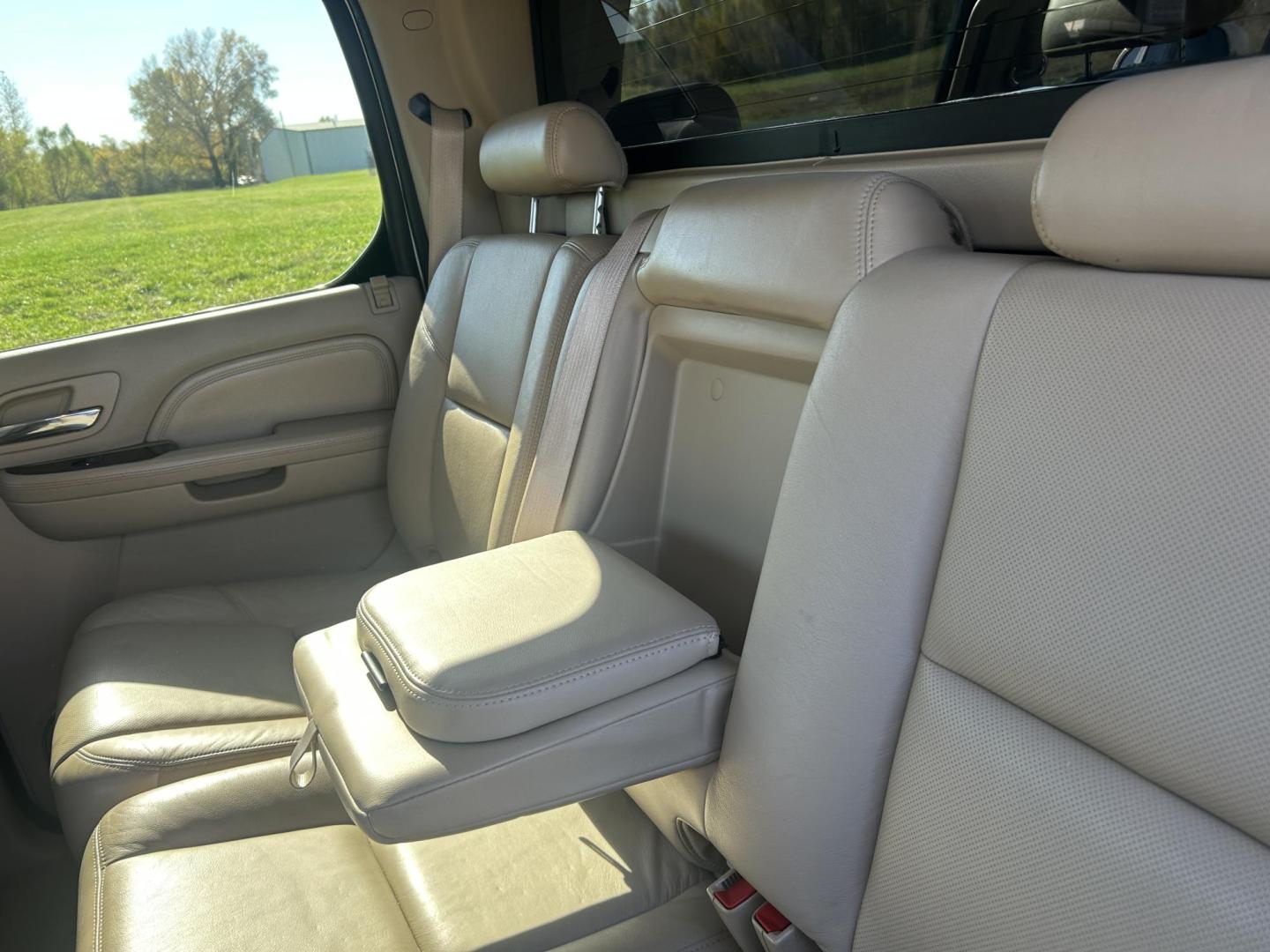 2009 WHITE /Tan Cadillac Escalade EXT Sport Utility Truck (3GYFK22299G) with an 6.2L V8 OHV 16V engine, Automatic transmission, located at 506 S. Kingshighway, Cape Girardeau, MO, 63703, (573) 235-5000, 37.294991, -89.553635 - 2009 Cadillac Escalade EXT Luxury Sport Utility Truck 159xxx miles All Wheel Drive 6.2L V8 Automatic Leather Sunroof Power/Heated/Cooled Seats Heated Steering Wheel Backup Camera Bluetooth Cruise Power Windows/Locks/Mirrors We have financing available and we accept trades! Fill out a cr - Photo#21